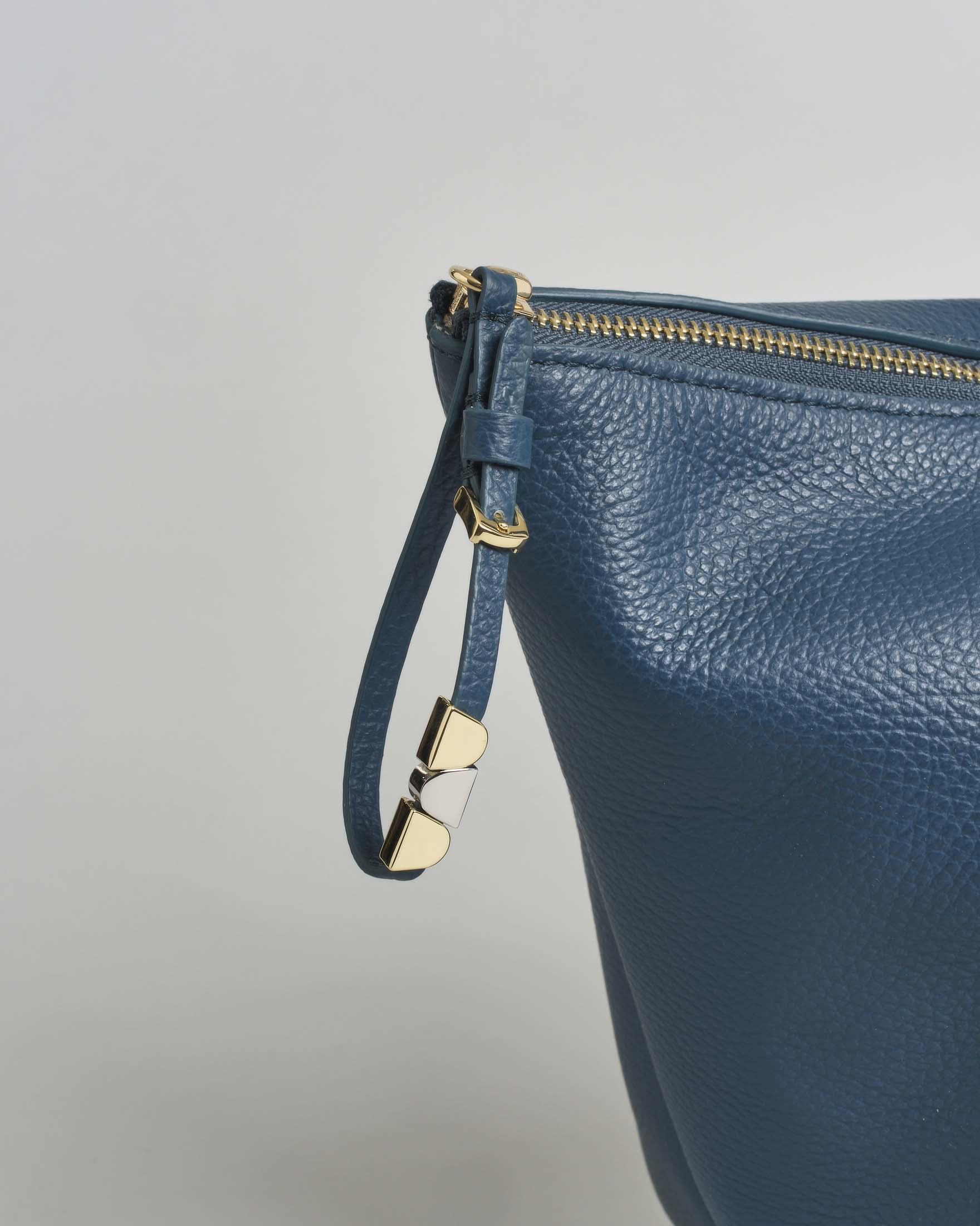 Shopping Bag Nory Coccinelle in pelle martellata color ottanio image