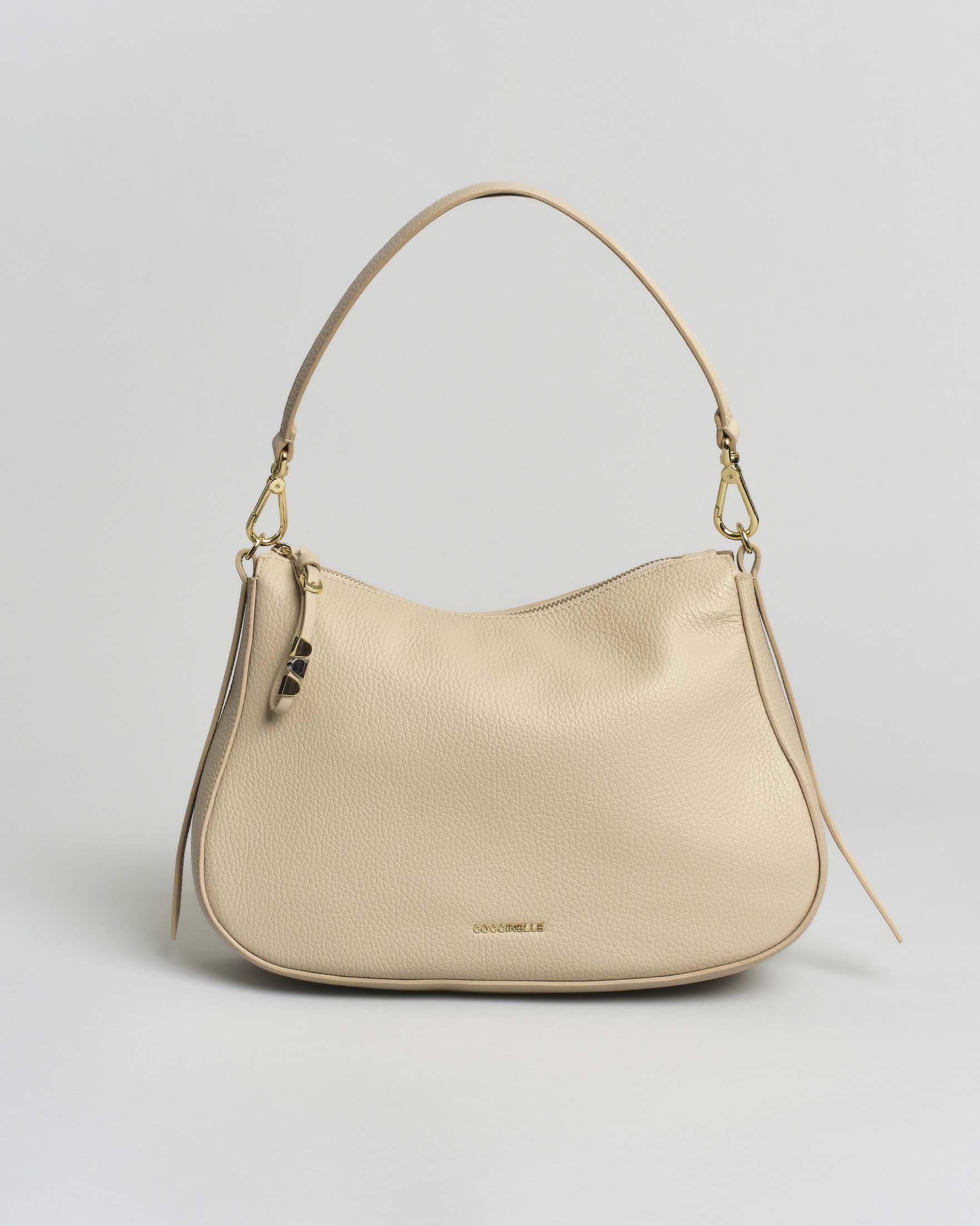 Borsa a spalla Nory Coccinelle in pelle granulata color sabbia con tracolla removibile