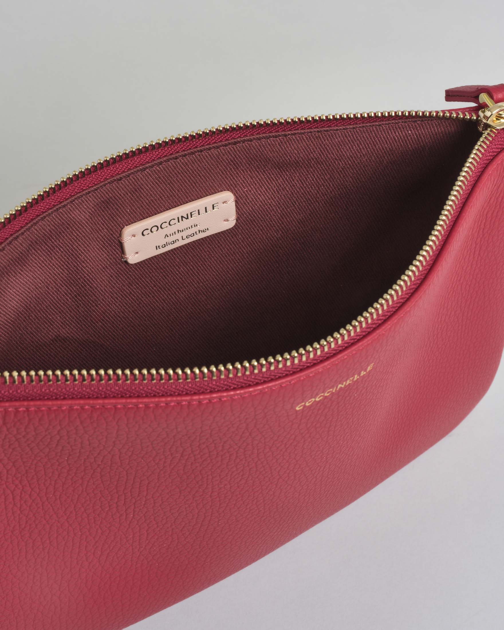 Borsa a tracolla piatta Best Coccinelle in pelle granulata rossa con tracolla removibile image