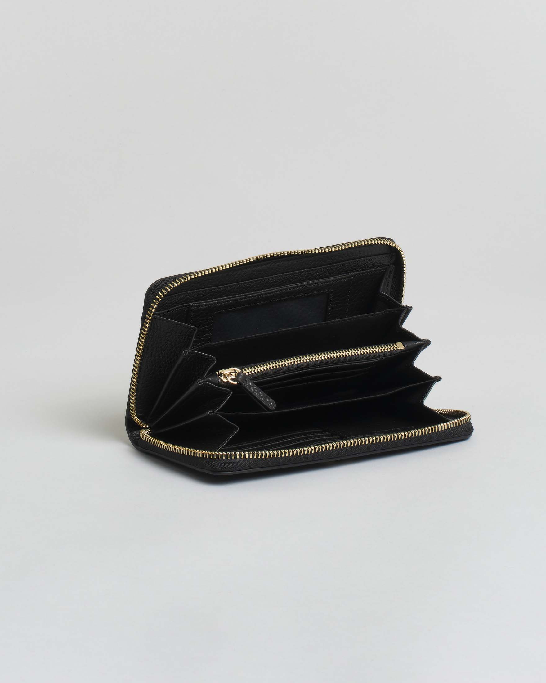 Portafoglio C-Me Coccinelle in pelle martellata nera con logo dorato image