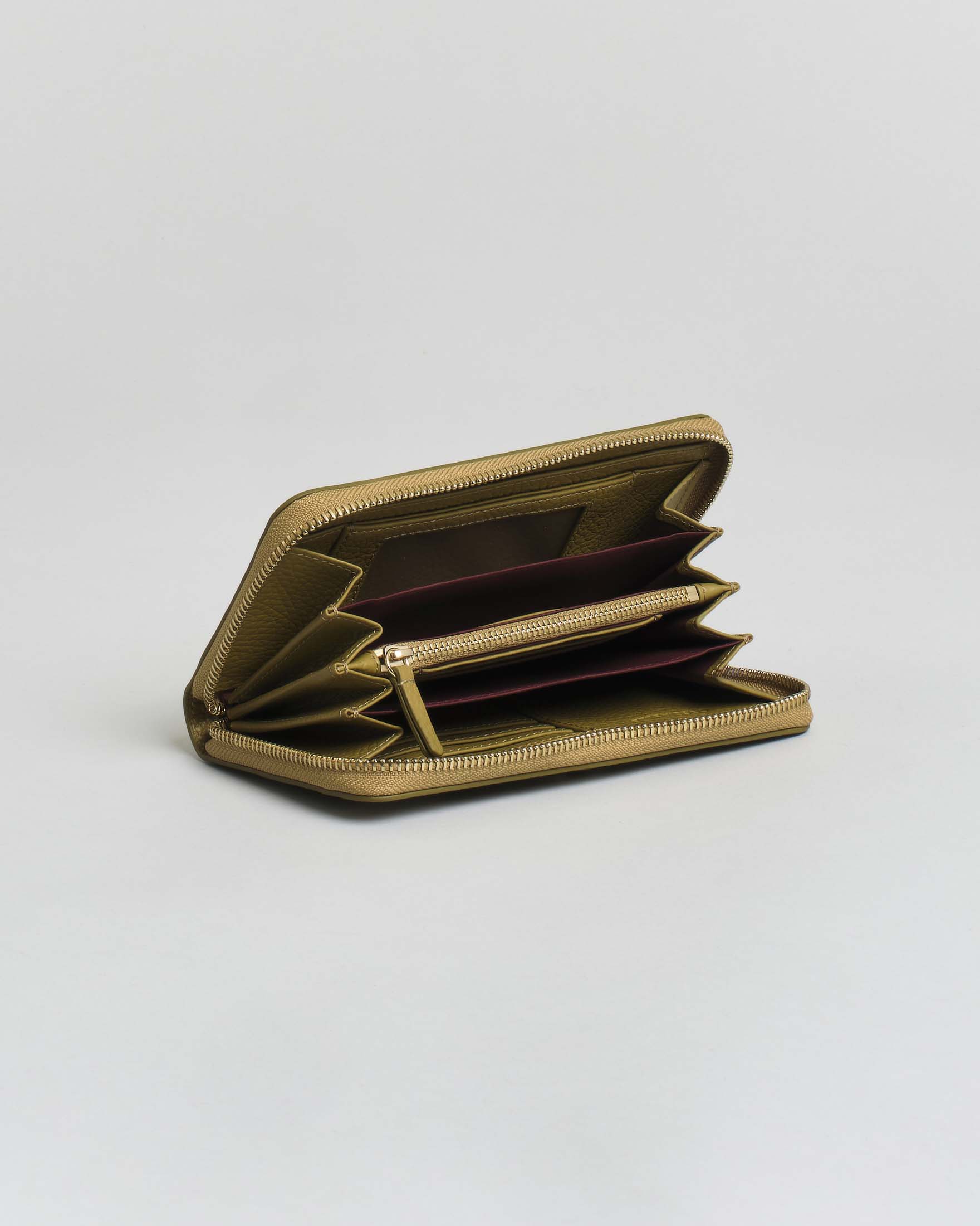 Portafoglio C-Me Coccinelle in pelle martellata verde oliva con logo dorato image