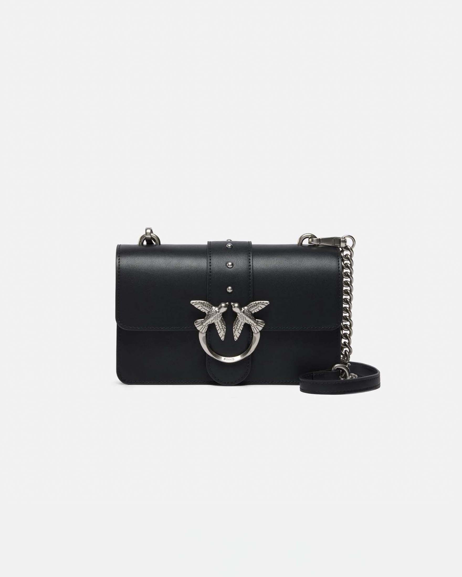 Borsa piccola Love Bag One in pelle liscia nera con fibbia Love Birds argentata e tracolla a catena