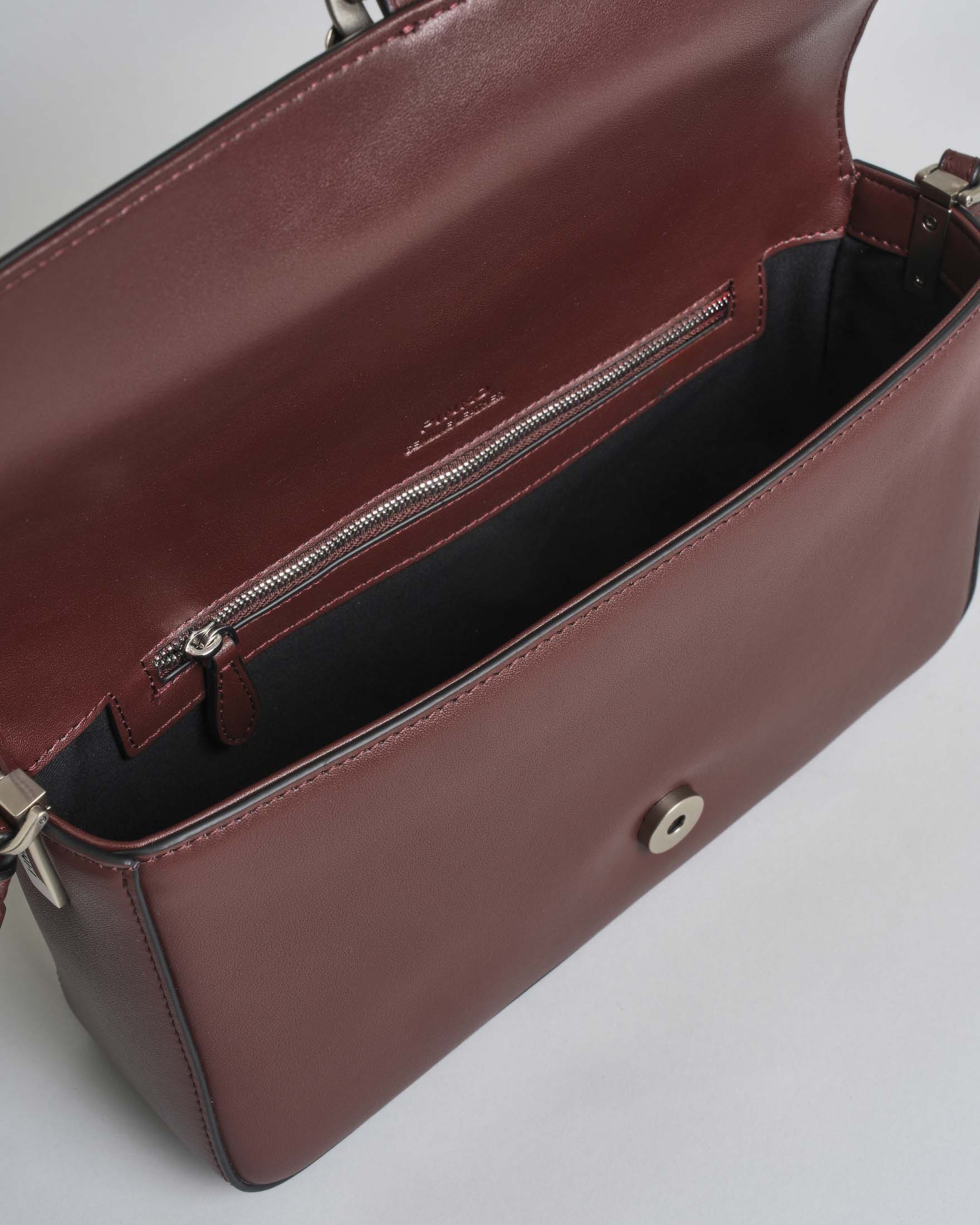 Borsa Love Bag Slouchy Pinko in pelle bordeaux con tracolla e fibbia Love Birds argentata image