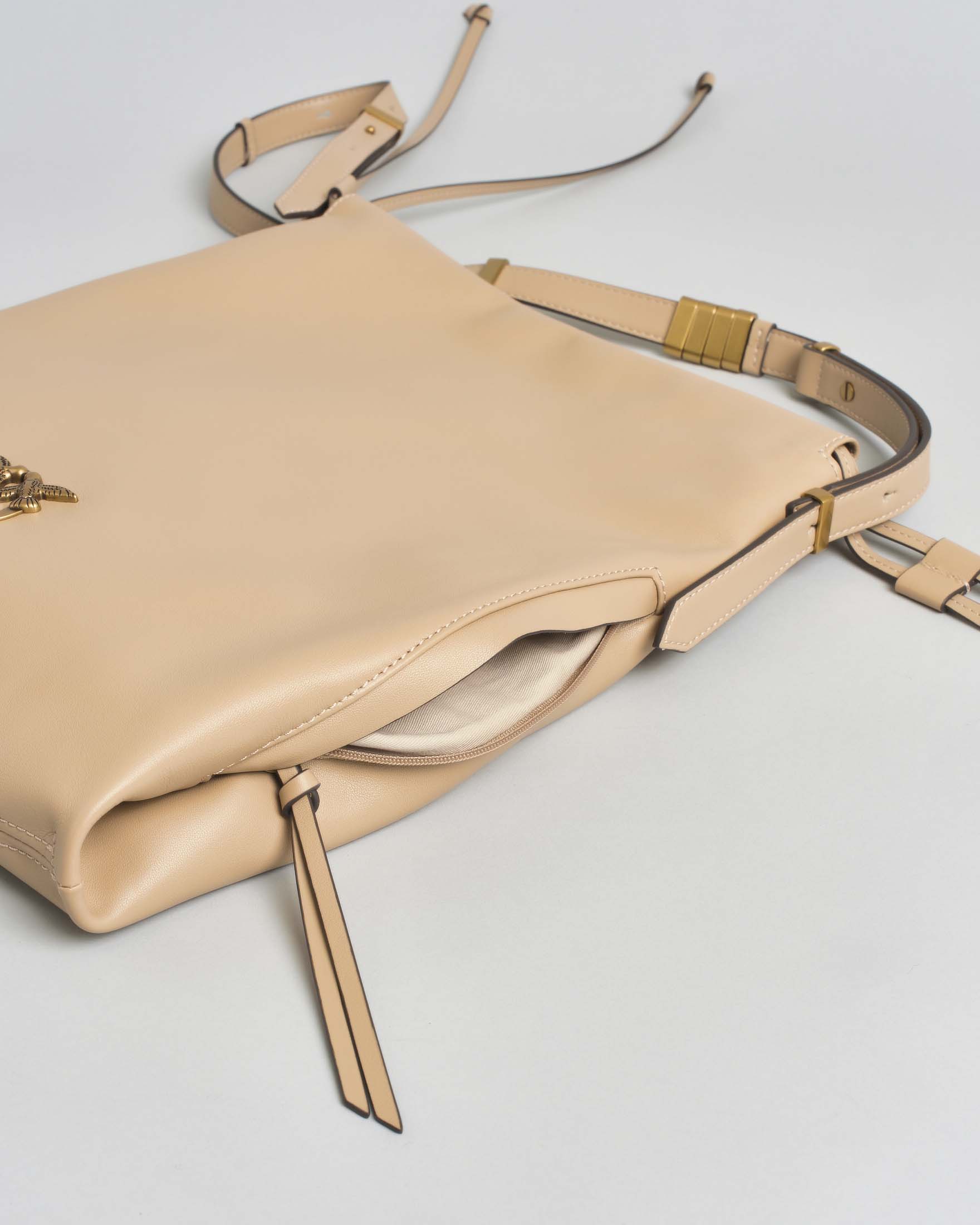 Borsa a sacchetto media Pinko beige in pelle liscia con fibbia Love Birds dorata e tracolla image