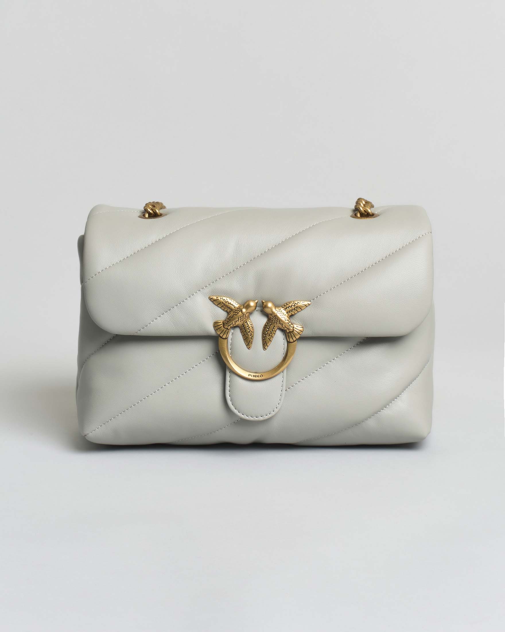 Borsa Classic Love Bag Puff Pinko in pelle color perla con fibbia Love Birds dorata e tracolla