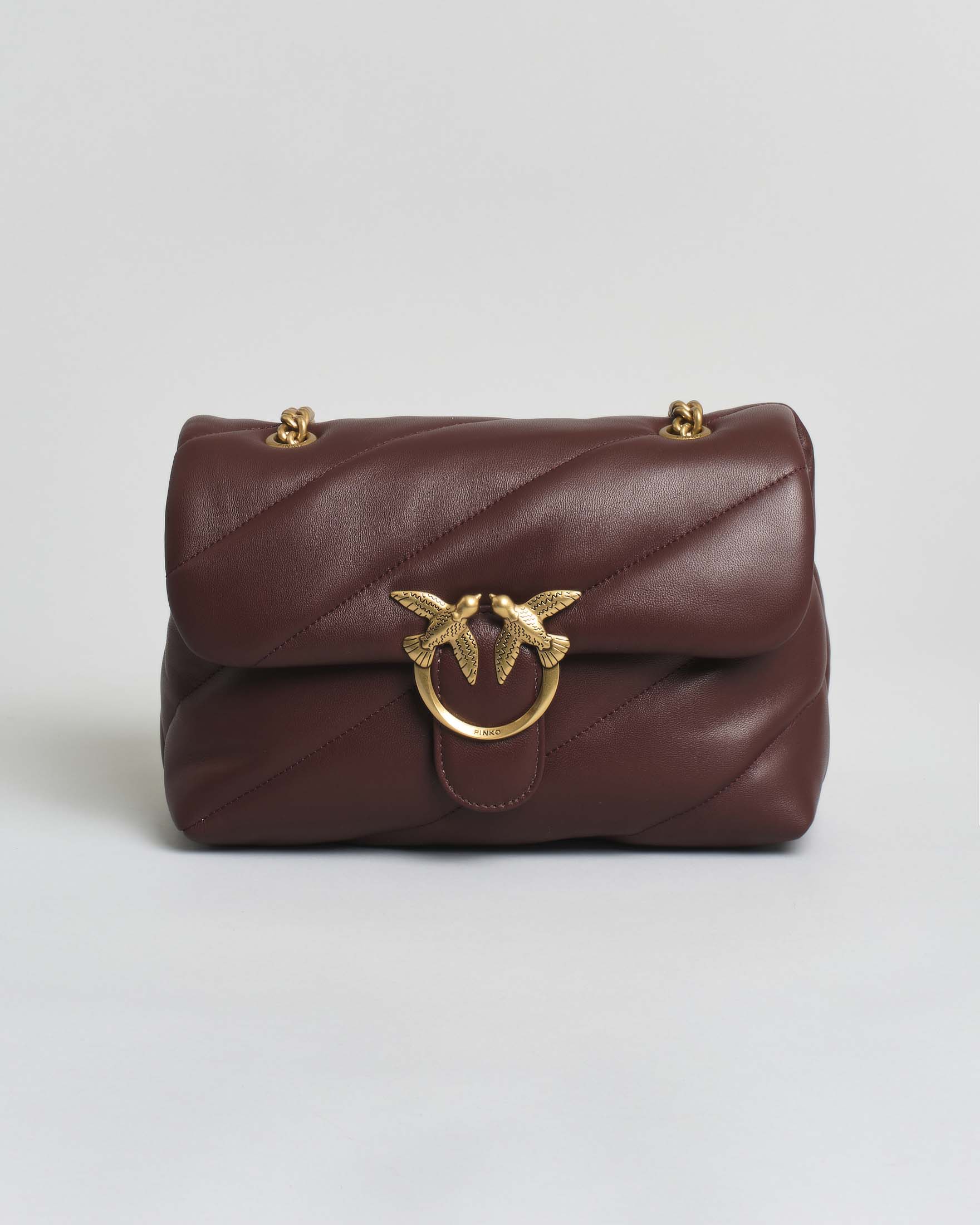 Borsa Classic Love Bag Puff in pelle bordeaux con fibbia Love Birds dorata e tracolla