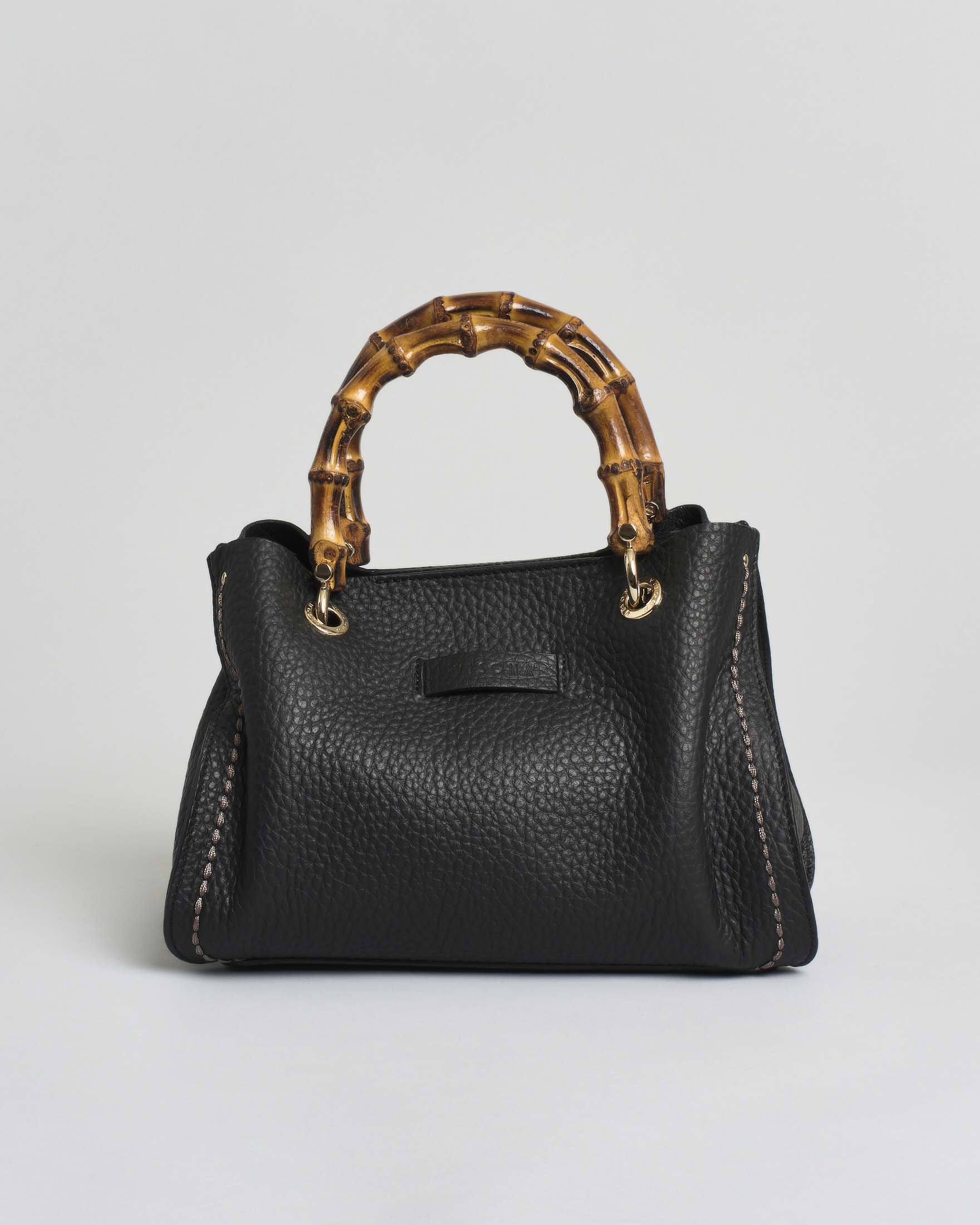 Borsa a spalla Posillipo in pelle martellata nera e manico in bamboo