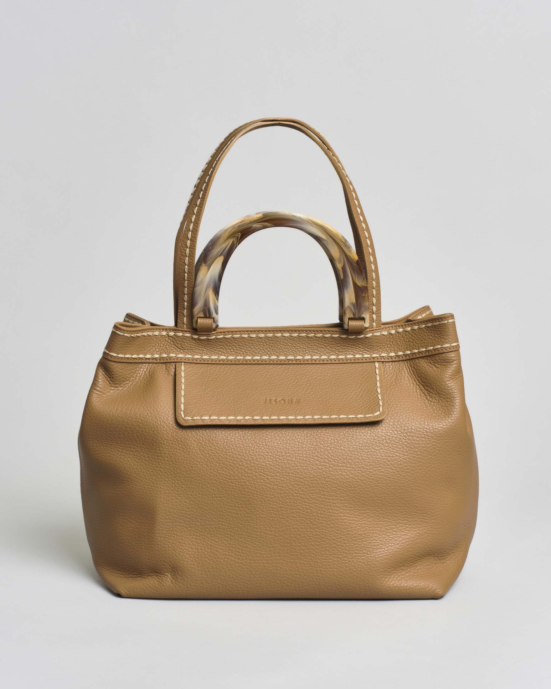 Borsa a spalla Ambra Media Visonà in pelle martellata color cammello e manici in osso