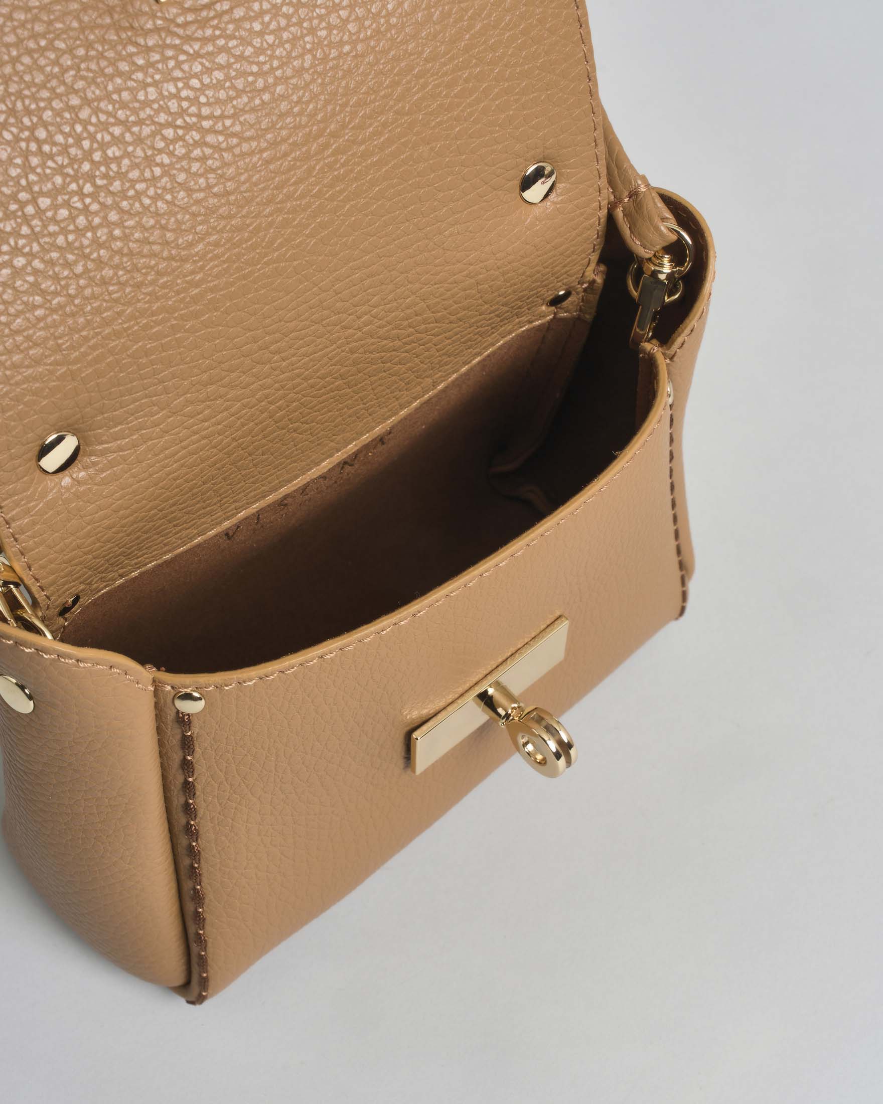 Mini Bag Visonà in pelle martellata color cammello con tracolla removibile image