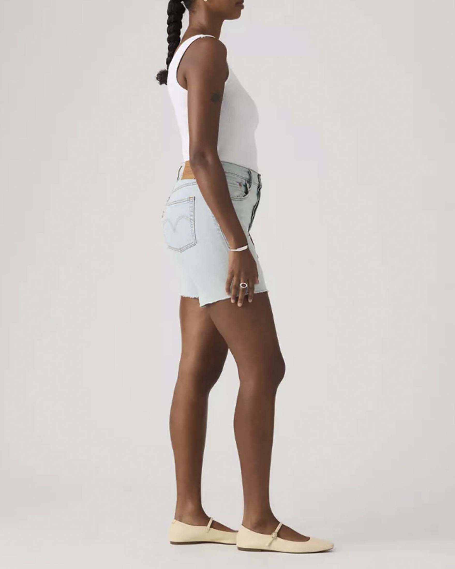 Short in denim 501® Mid Thigh Leightweight Levi's lavaggio bleached image