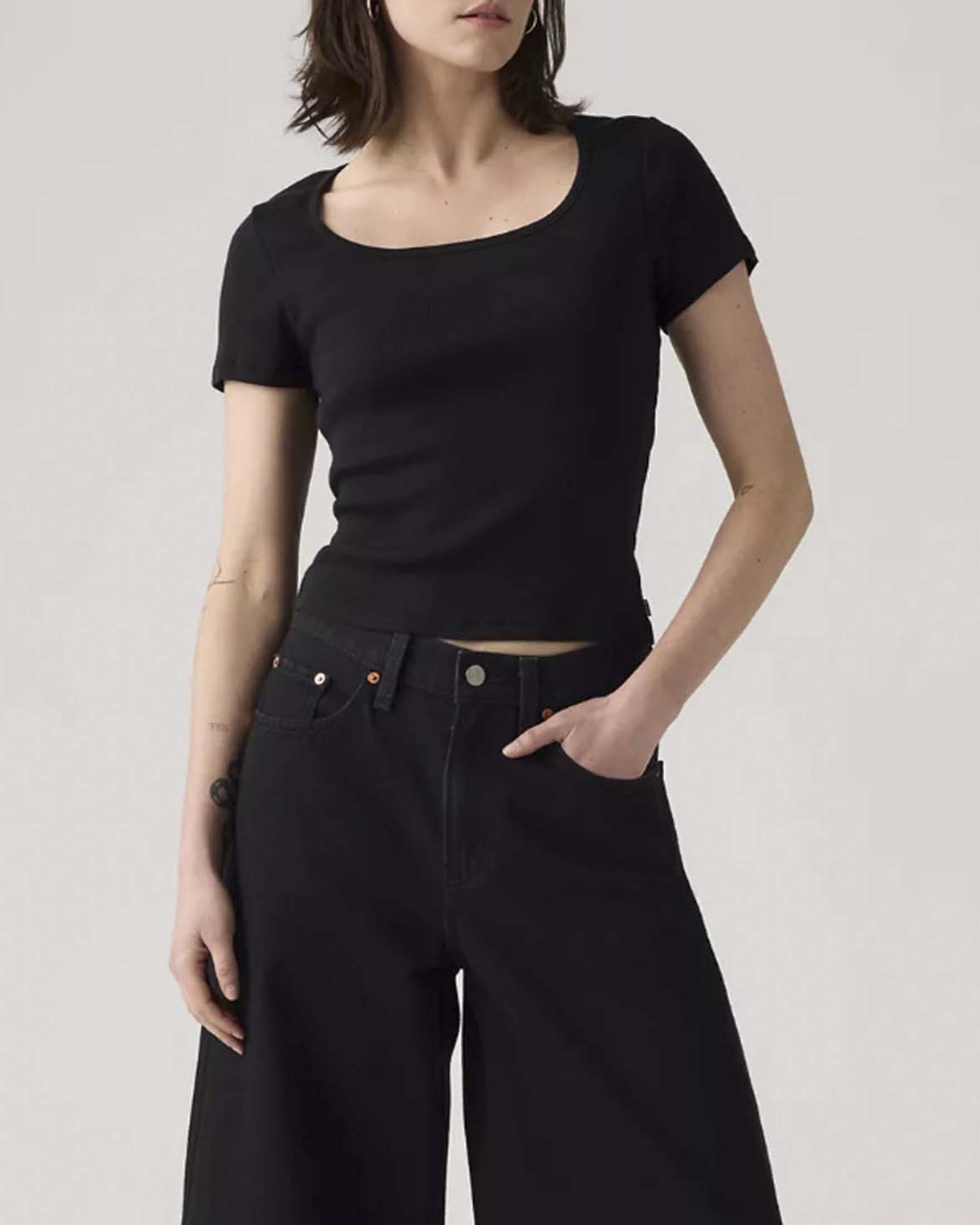 T-Shirt Essential Levi's a maniche corte nera in cotone con scollo squadrato