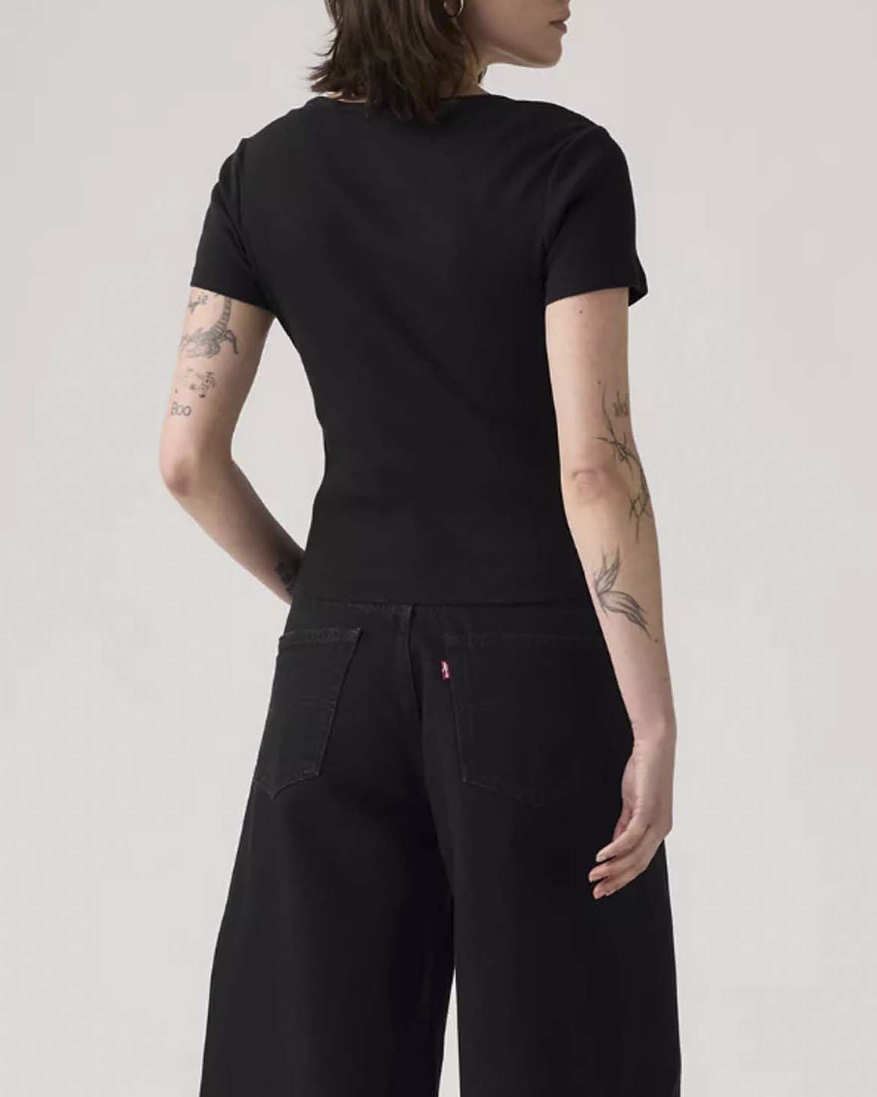 T-Shirt Essential Levi's a maniche corte nera in cotone con scollo squadrato image