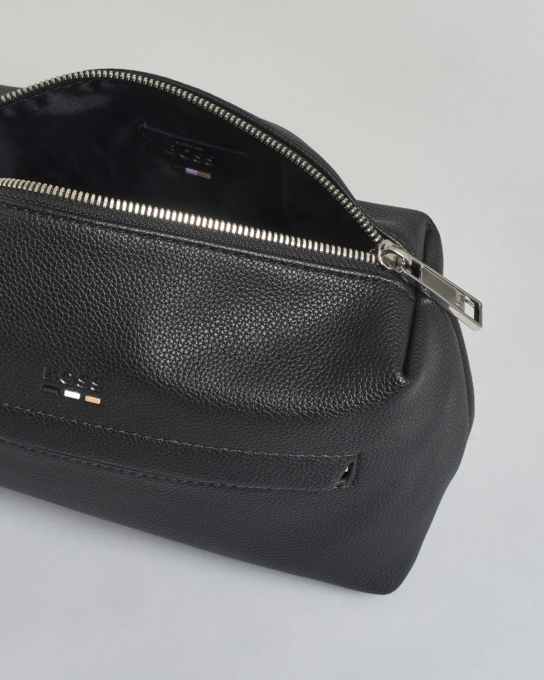 Beauty case Boss nero in similpelle martellata image