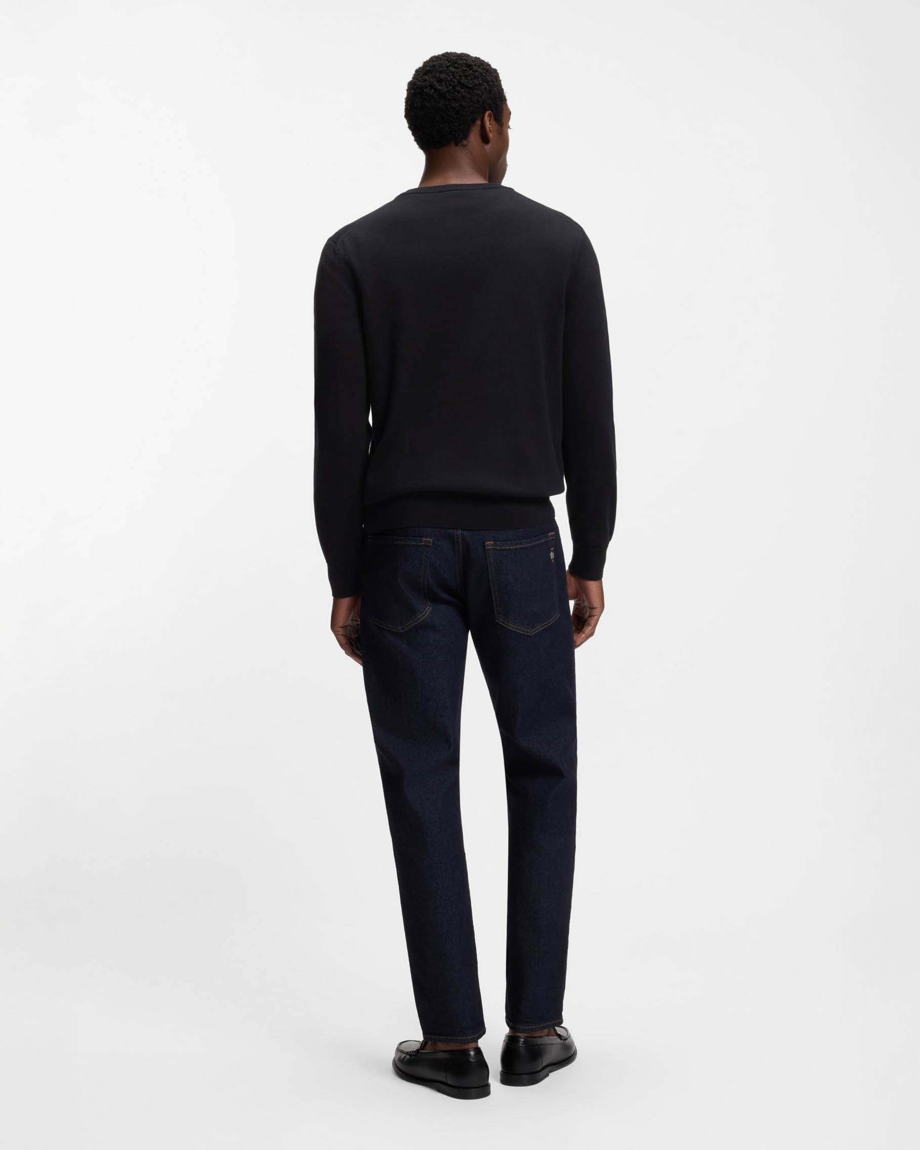 Maglia scollo a V Upacello Boss blu in puro cotone con logo ricamato in tono sul petto image