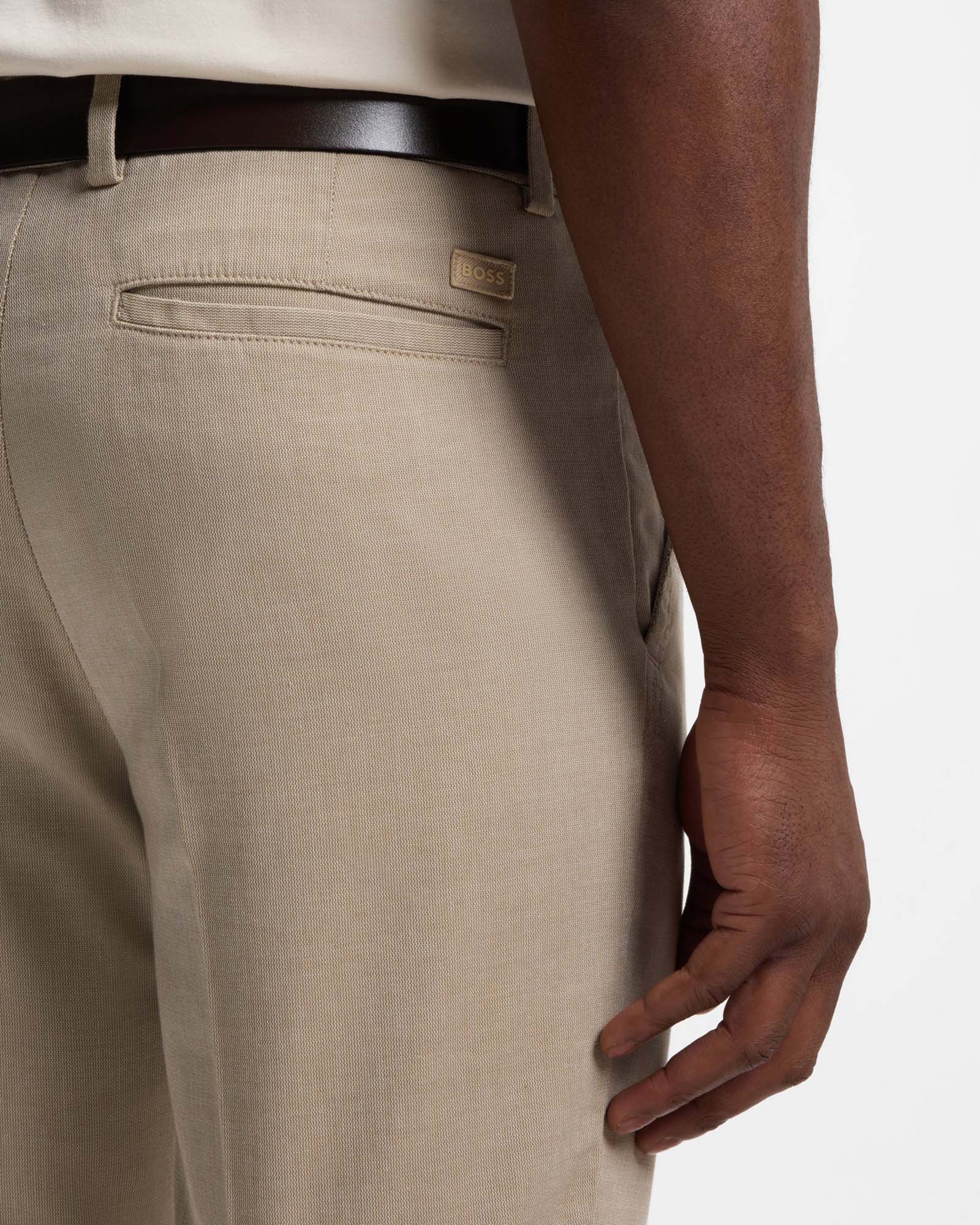 Pantalone chino Boss Kaiton beige in dobby di cotone stretch