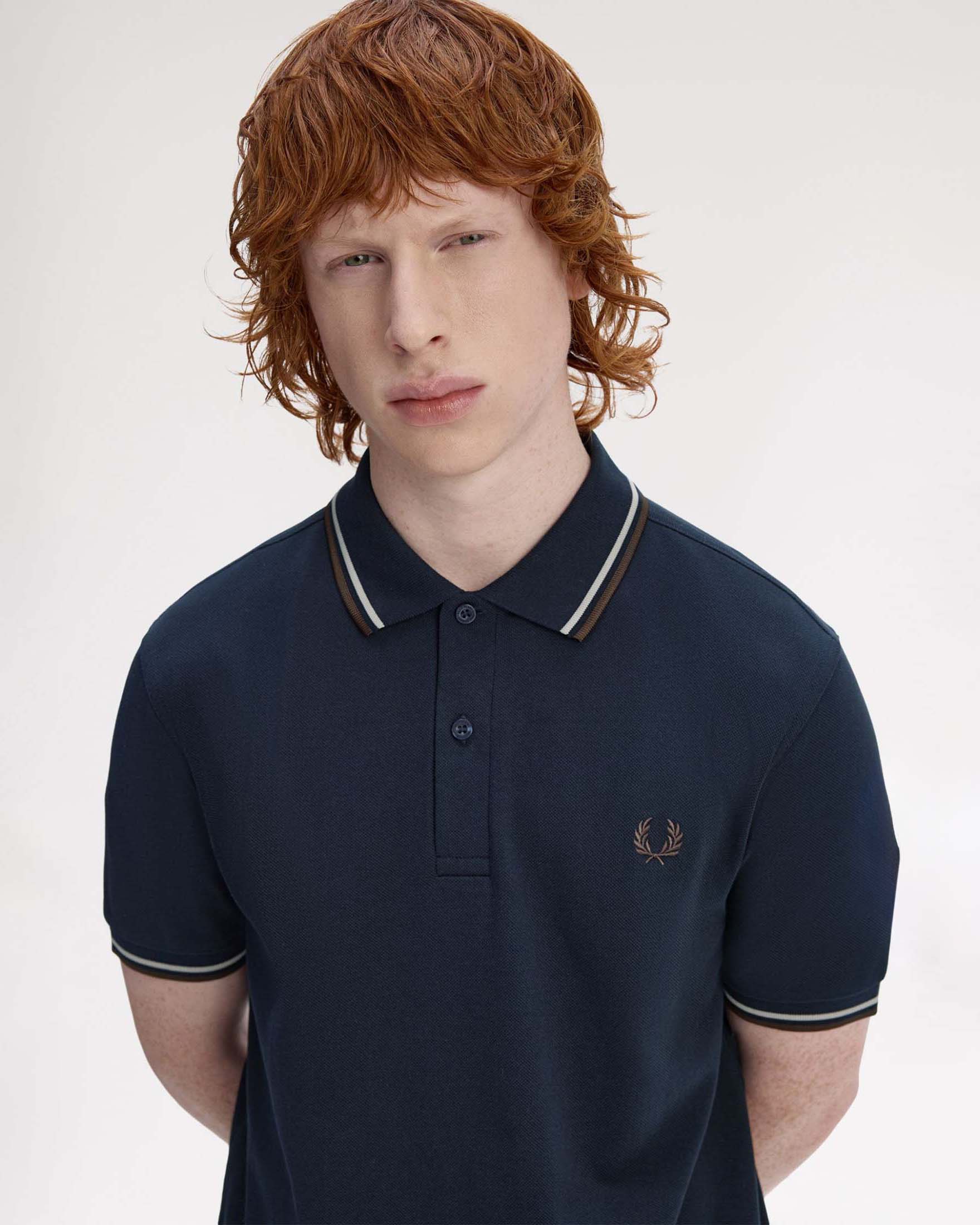 Polo Fred Perry blu mezza manica con bordino bianco e noce