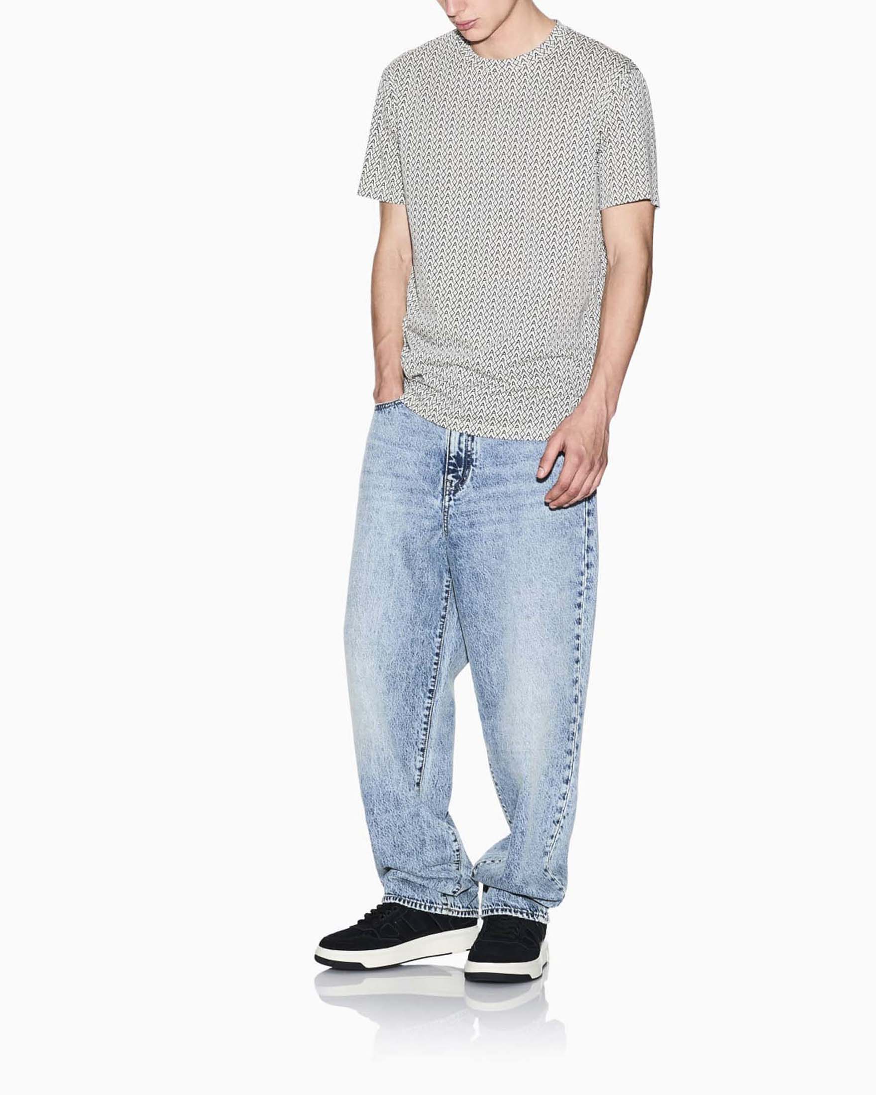 T-shirt Armani Exchange avorio in cotone con stampa logo all over image