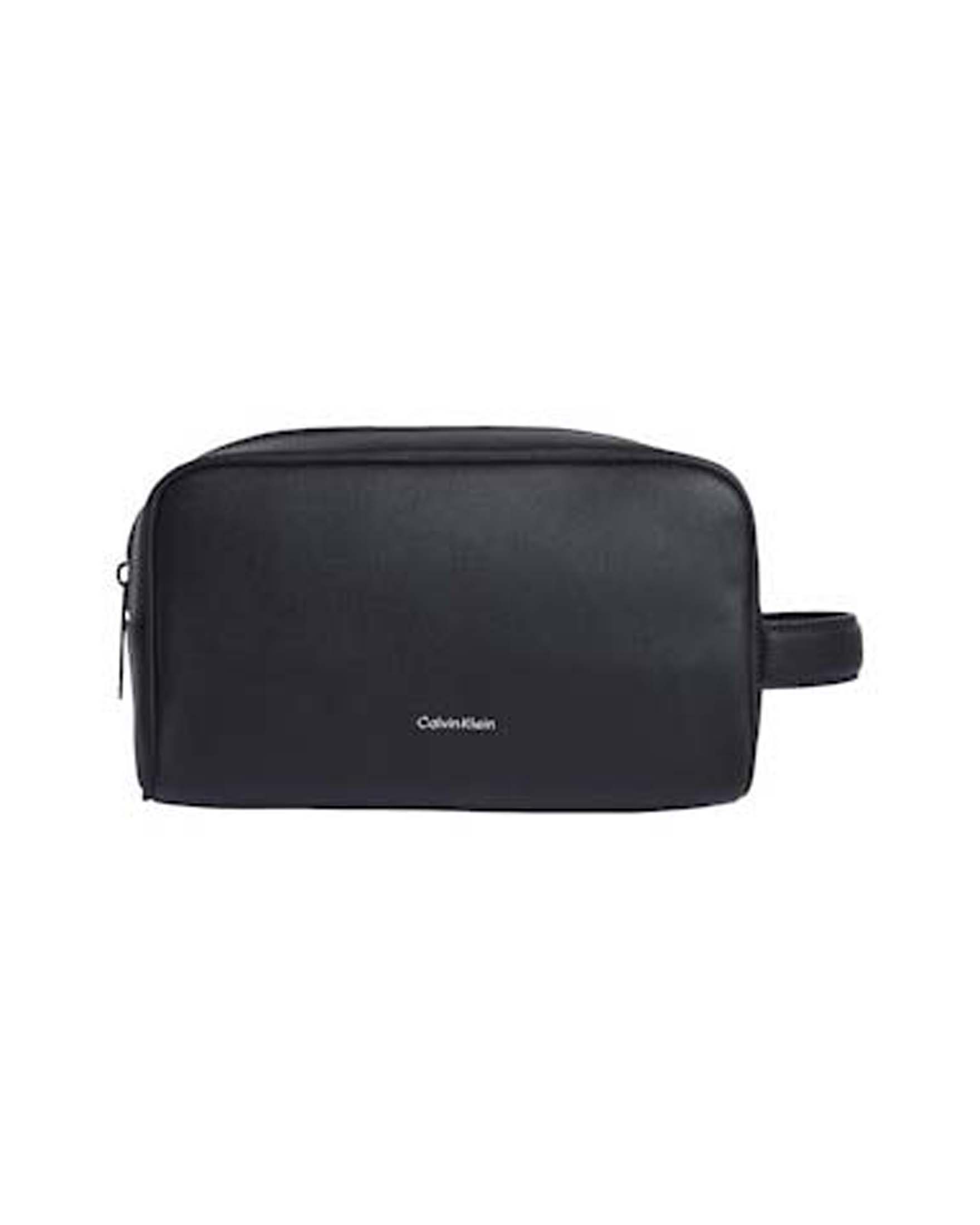 Beauty case Calvin Klein Jeans nero in similpelle martellata con logo in metallo