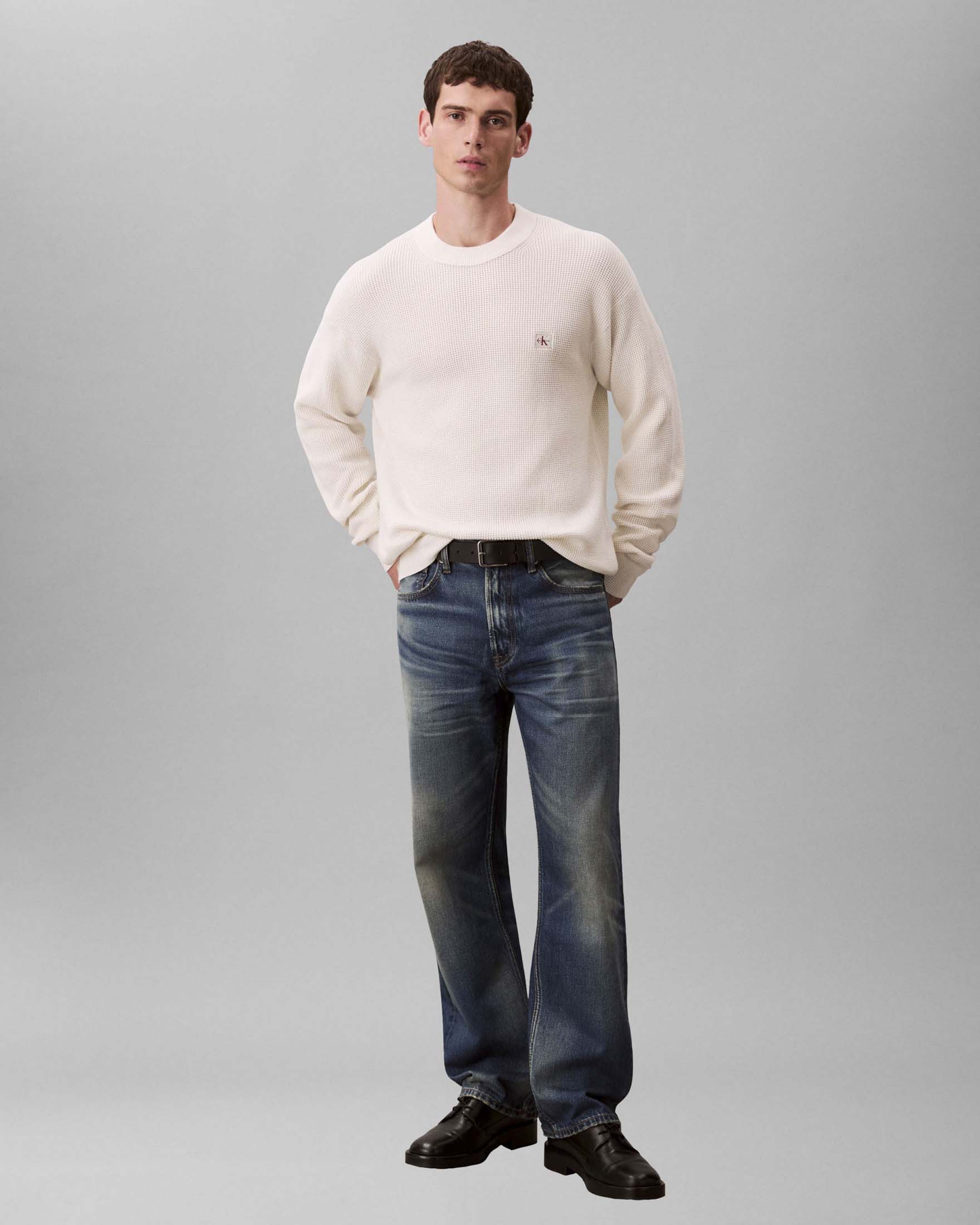 Maglione girocollo Jeans bianco in cotone waffle con patch logo