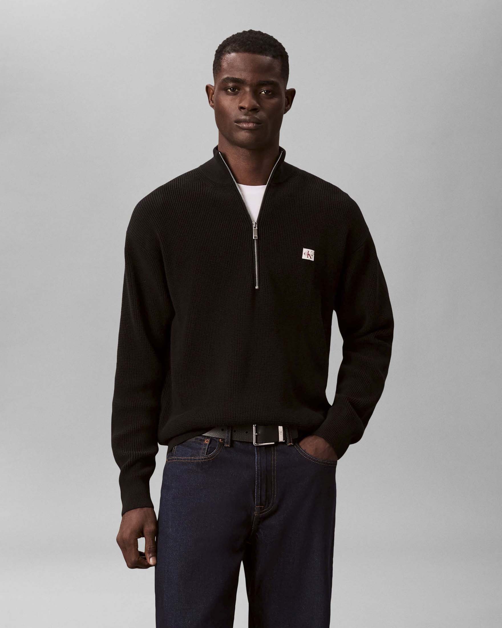 Maglione Calvin Klein Jeans nero in cotone waffle con mezza zip e patch logo image