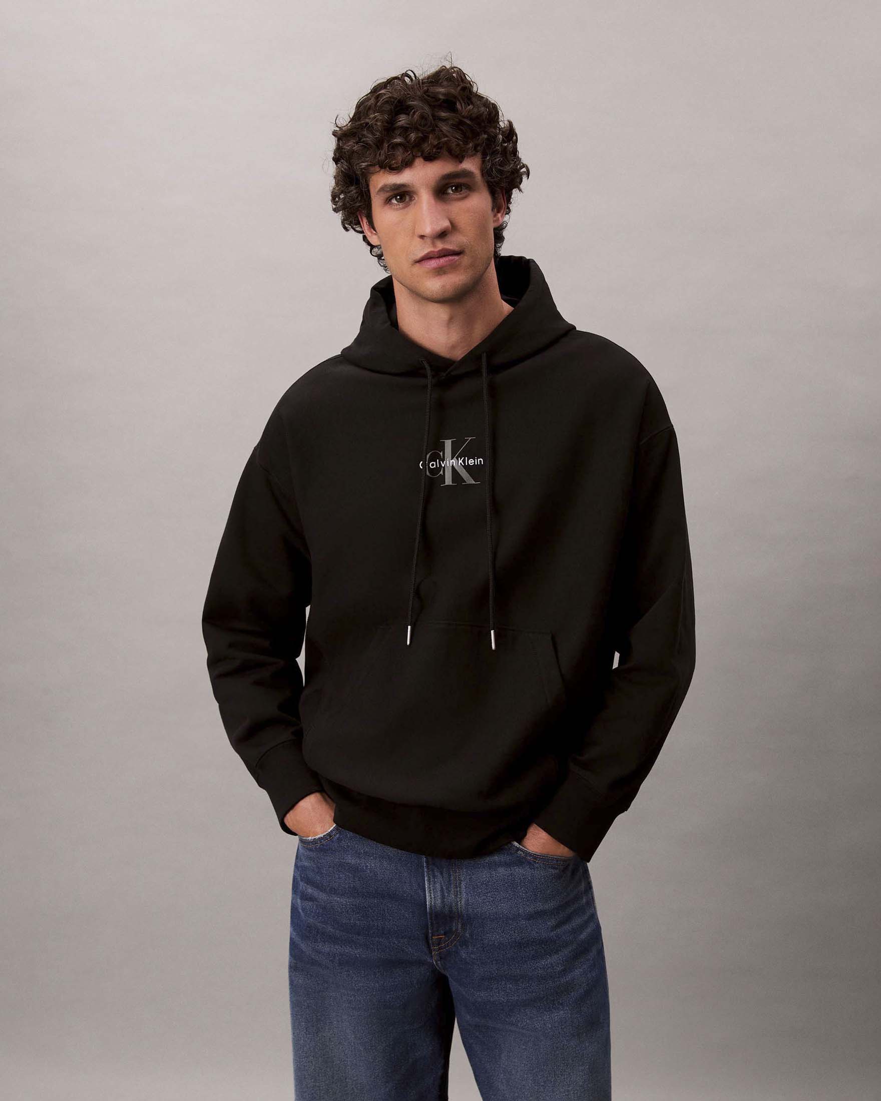 Felpa con cappuccio Calvin Klein Jeans nera in cotone con stampa logo monogramma image