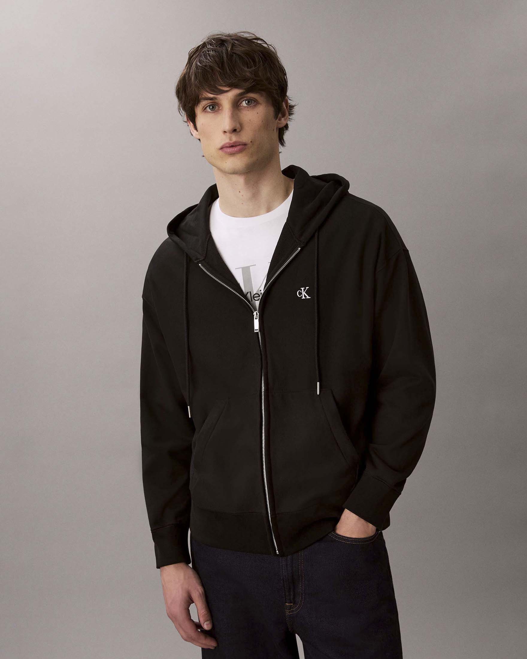 Felpa con cappuccio e chiusura zip Calvin Klein Jeans nera in misto cotone image