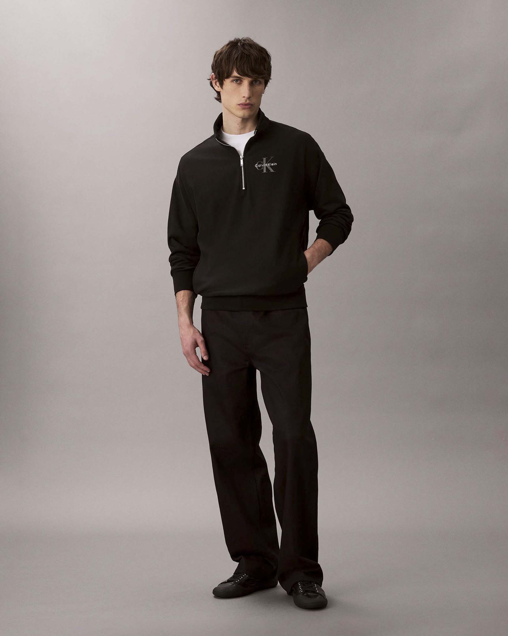 Felpa Calvin Klein Jeans nera in cotone con apertura a mezza zip e stampa logo monogramma