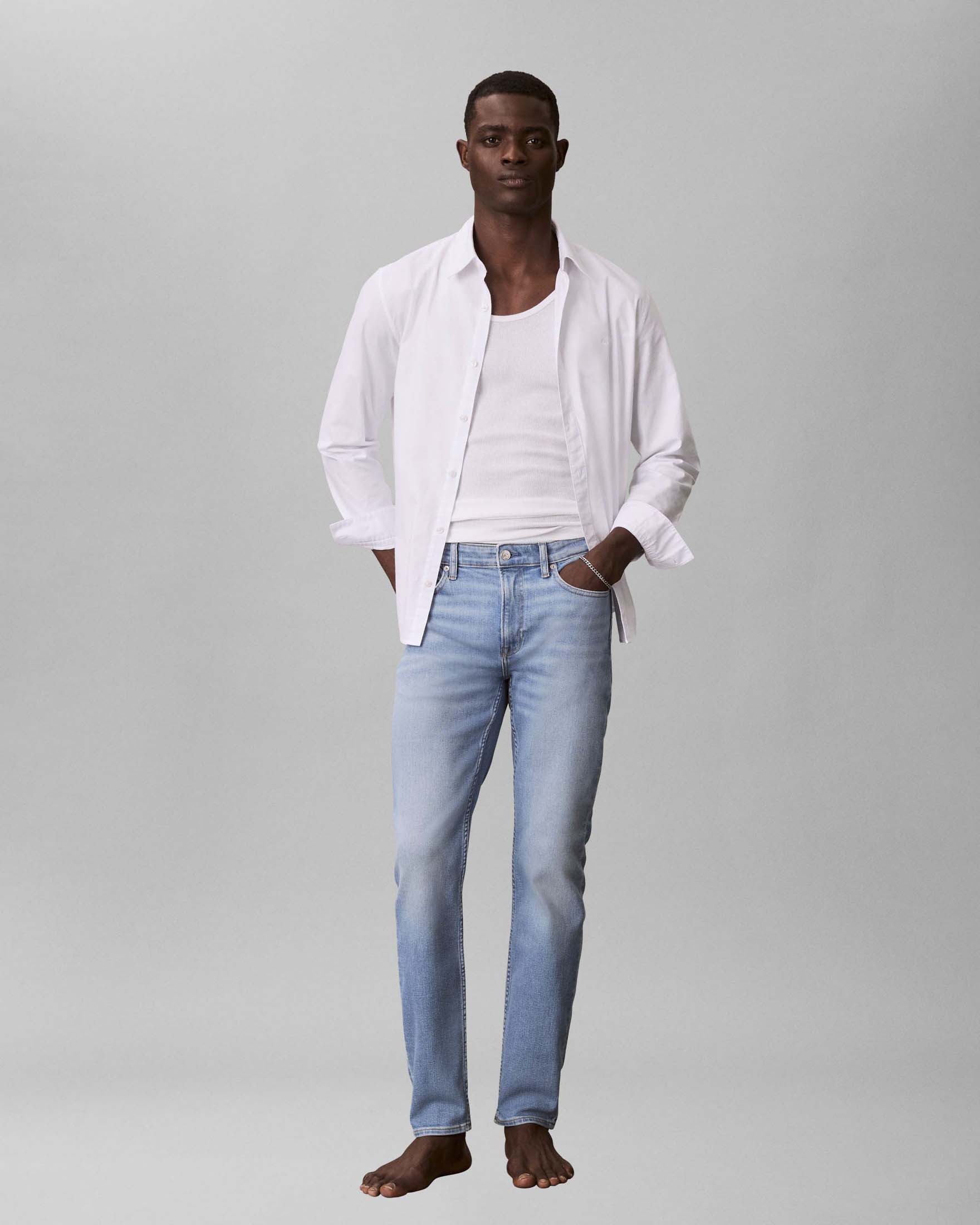 Jeans slim tapered light wash in cotone elasticizzato
