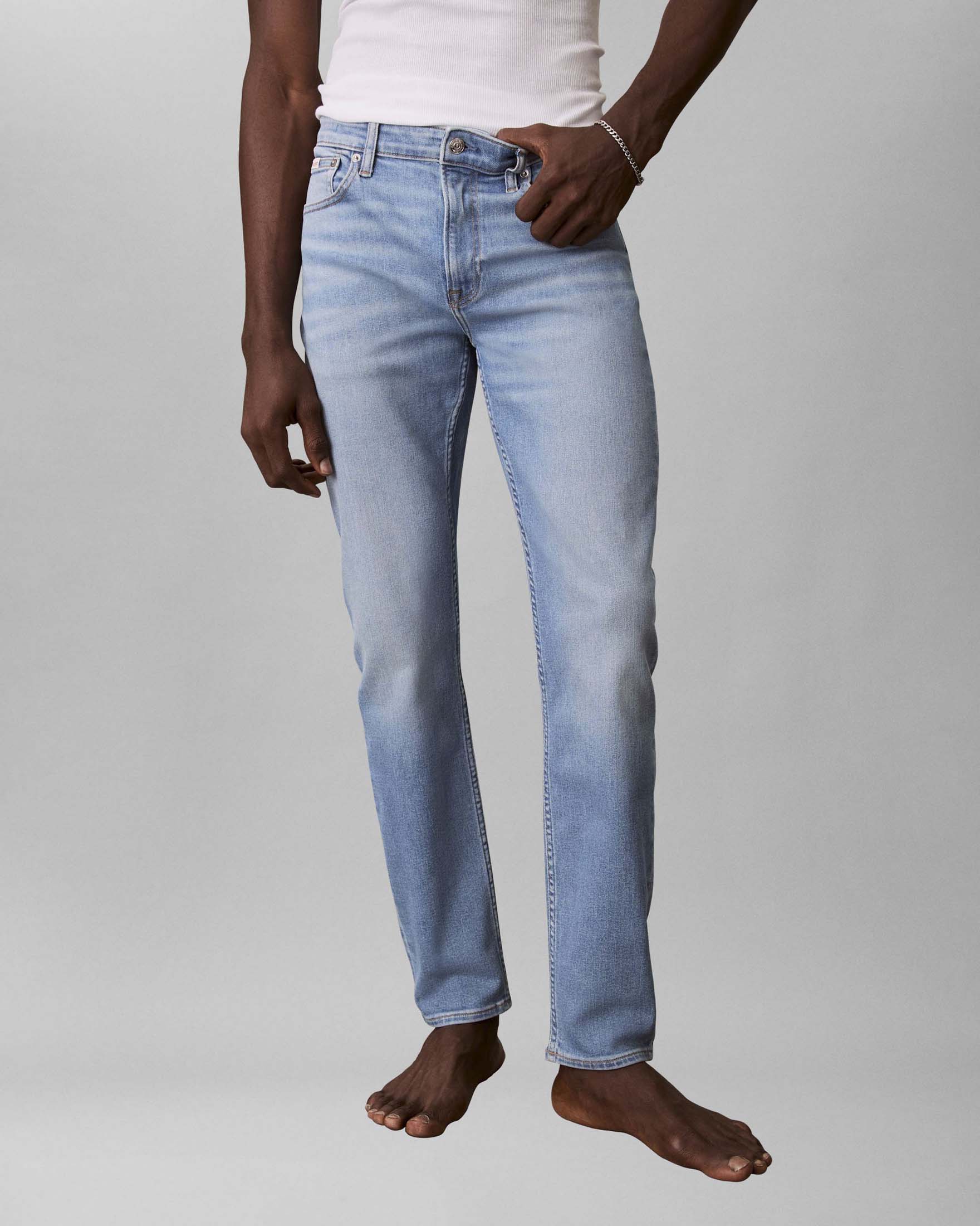 Calvin Klein Jeans slim tapered light wash in cotone elasticizzato image