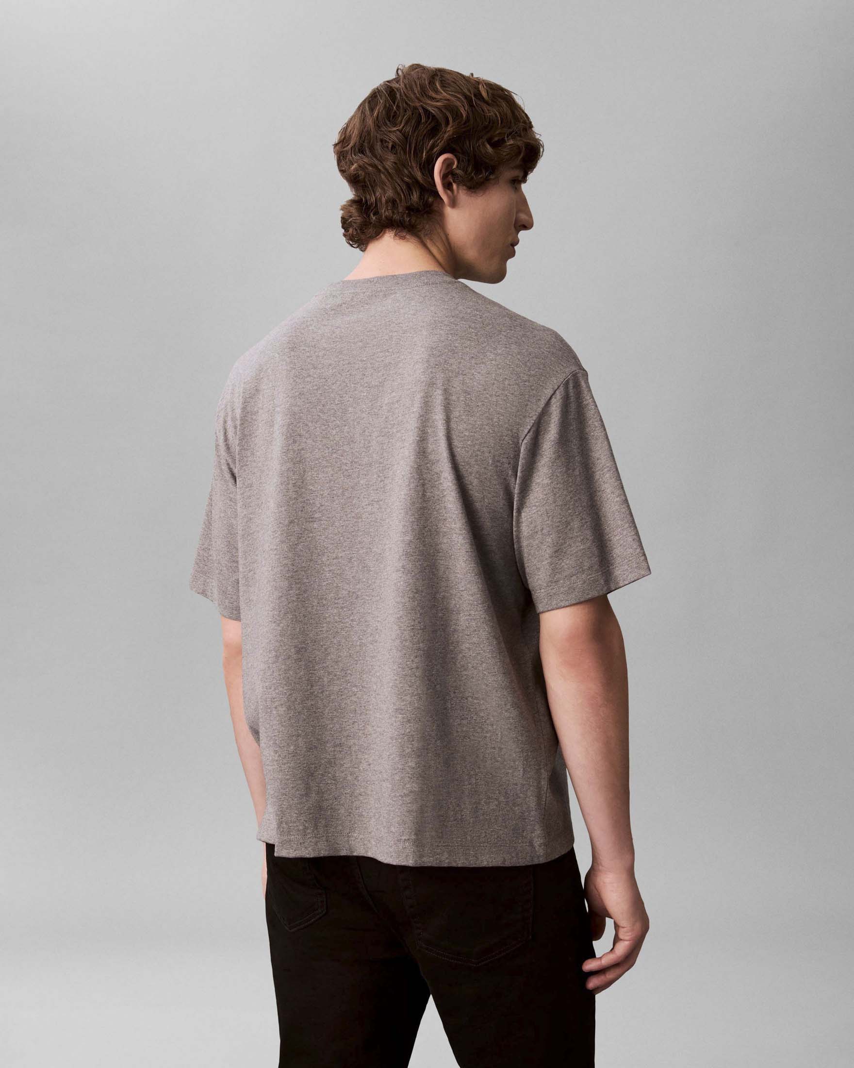 T-shirt Calvin Klein Jeans grigia in cotone con ricamo logo monogramma