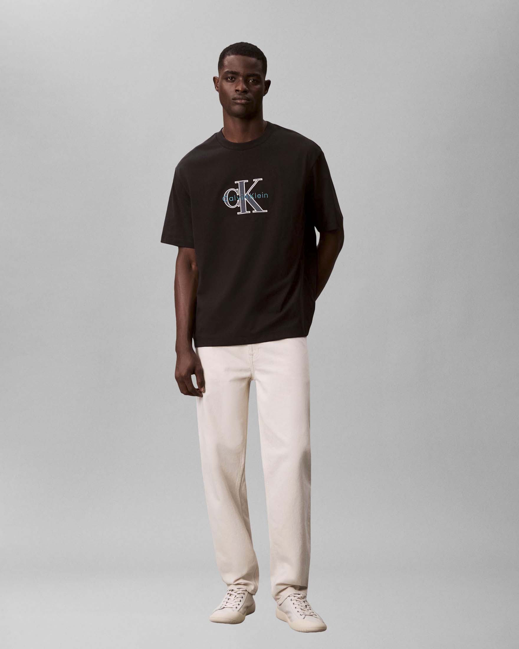 T-shirt mezza manica Calvin Klein Jeans nera in cotone con logo ricamato