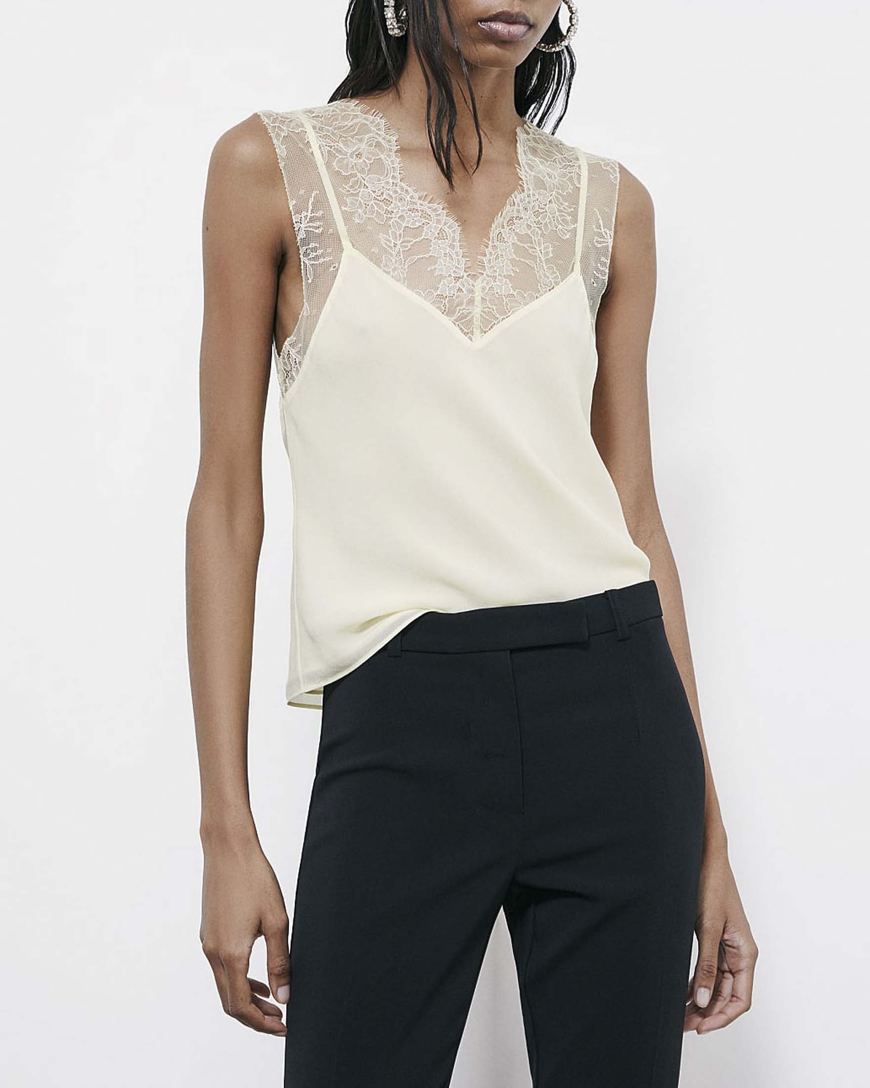 Top con inserto in pizzo avorio senza maniche con scollo a V