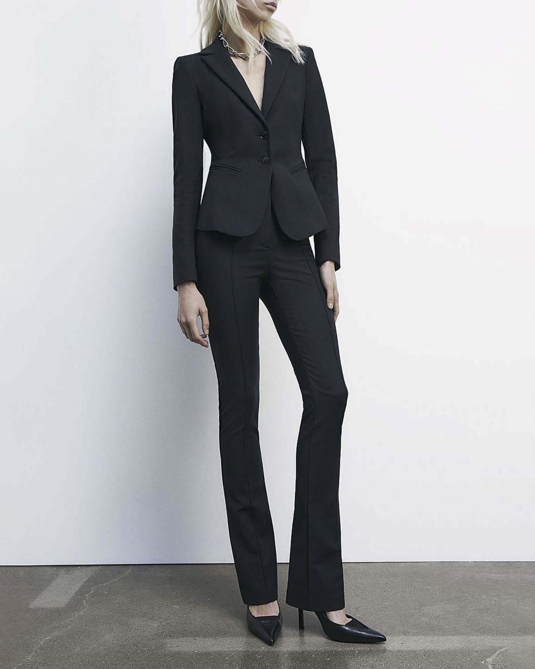 Blazer sfiancato nero a due bottoni in misto cotone
