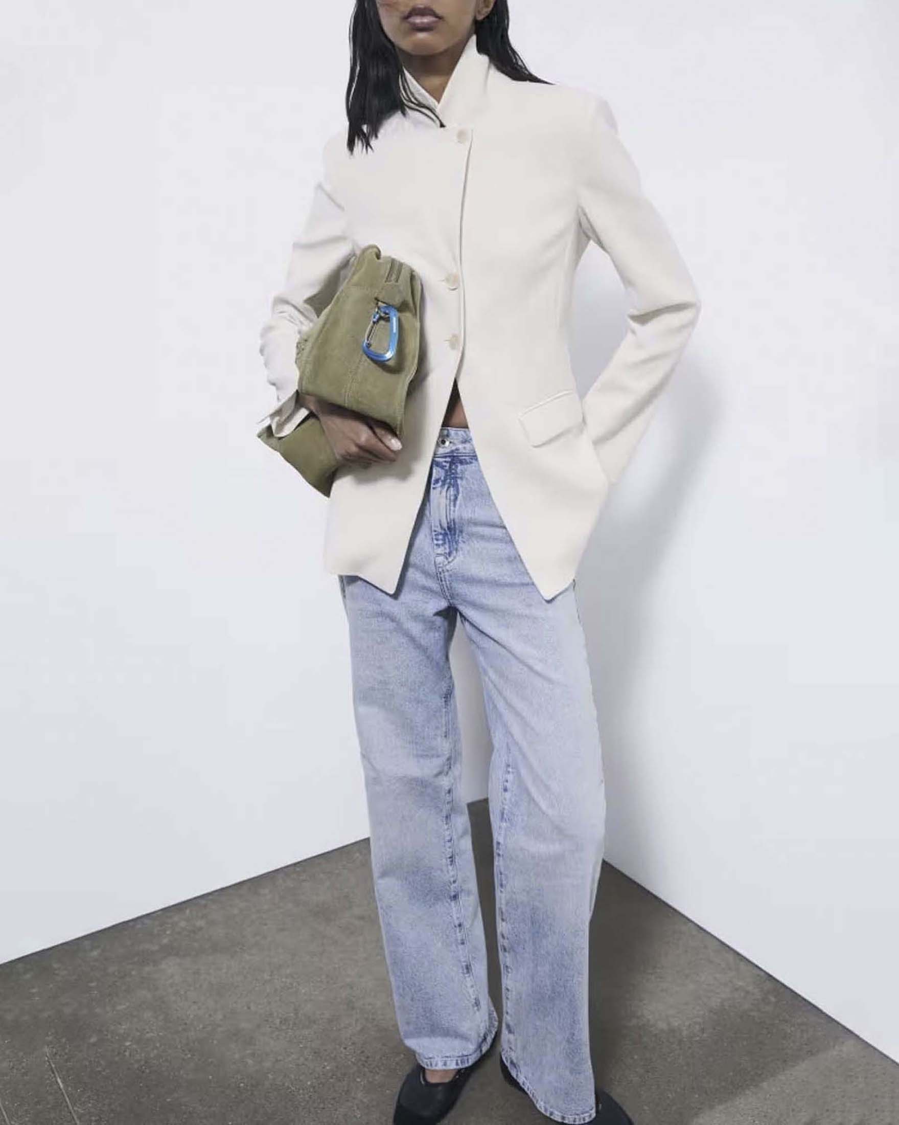 Blazer slim sartoriale color avorio Patrizia Pepe in crêpe stretch a due bottoni image