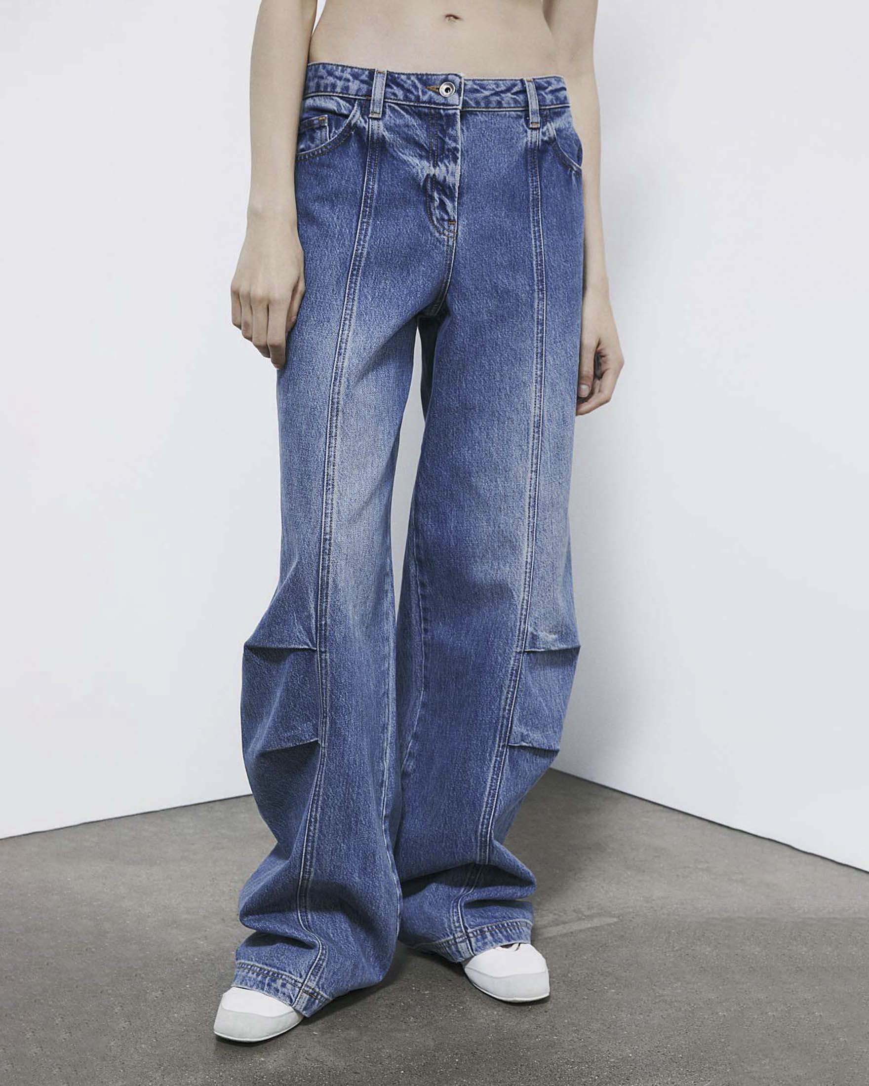 Jeans larghi sagomati Patrizia Pepe stone washed con pinces sulle ginocchia image