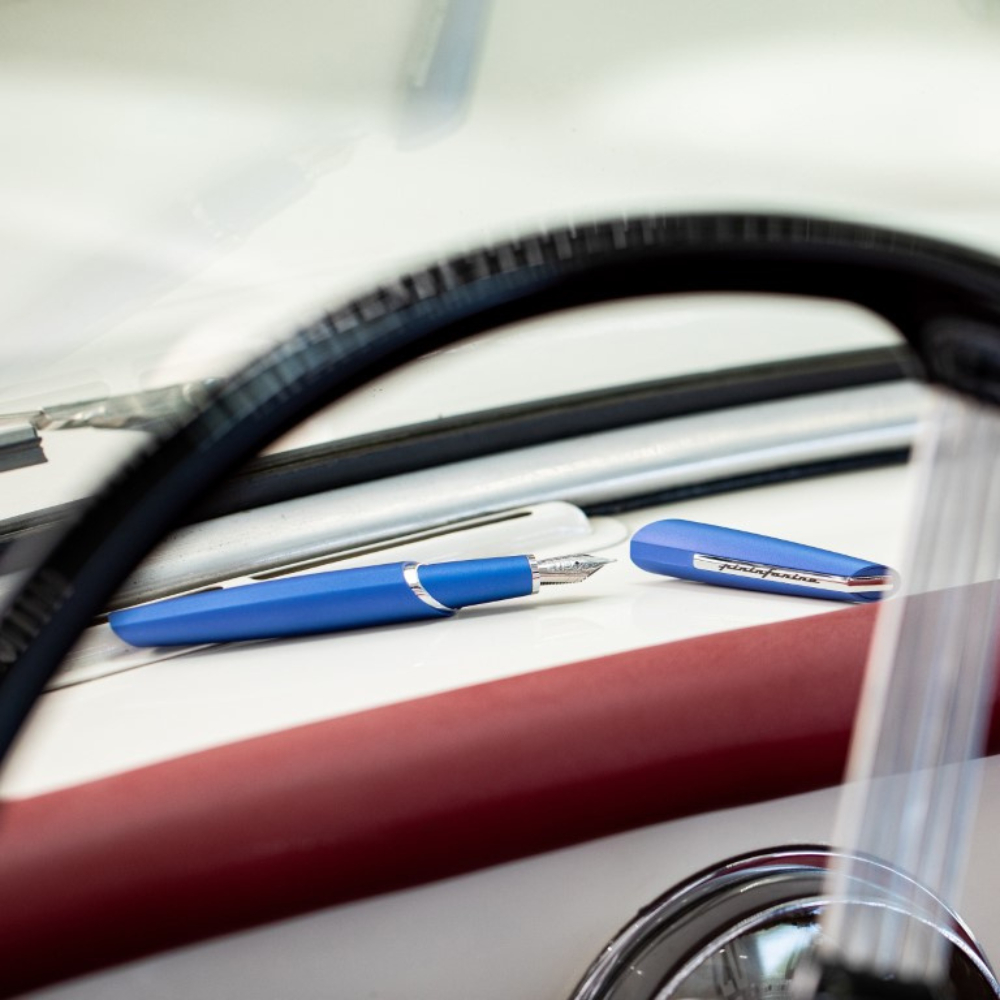 Pininfarina PF TWO Fountain Dark Blue & Black– Penna Stilografica in Alluminio Anodizzato con Pennino in Acciaio