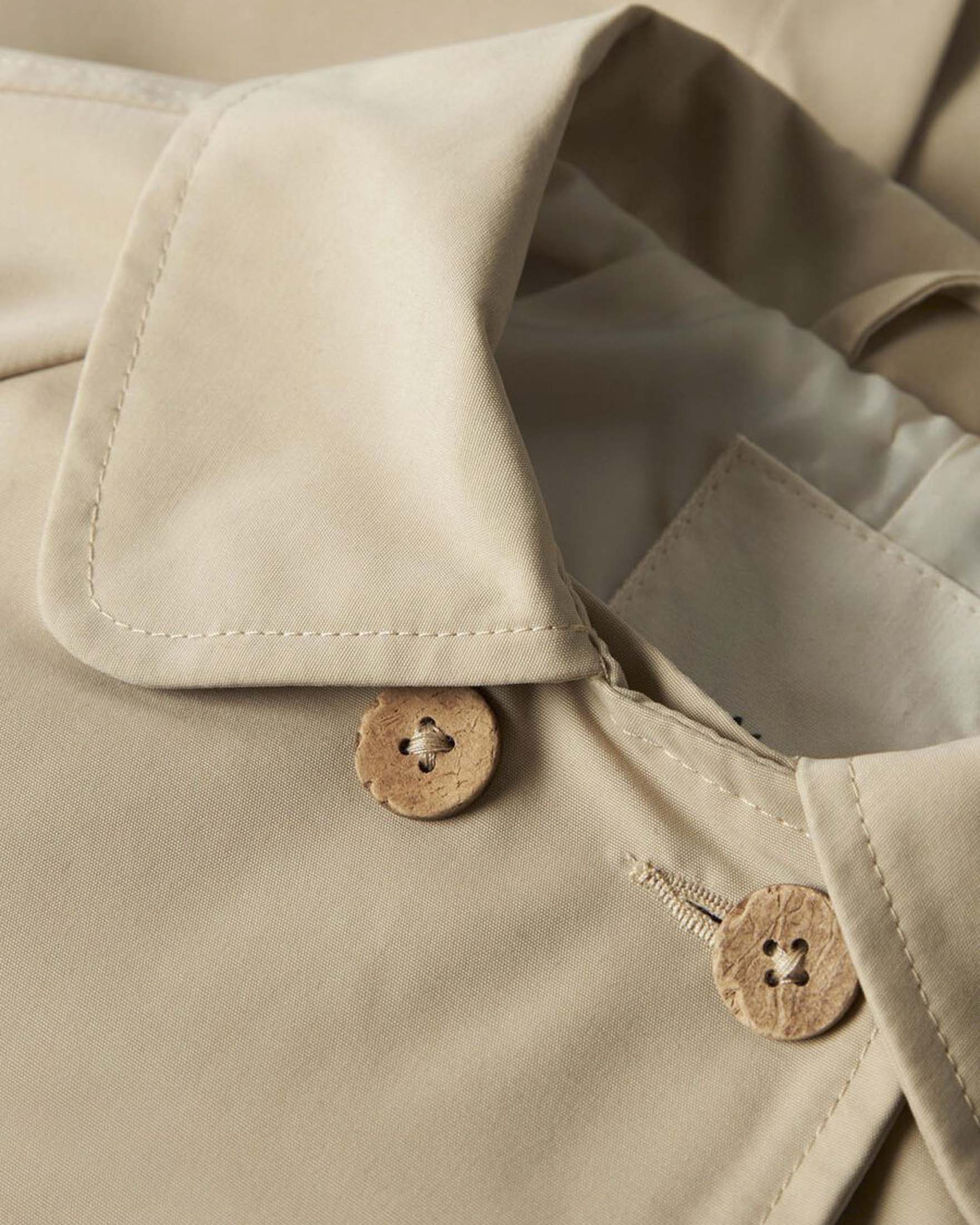 Trench Lil'Atelier color cammello con colletto