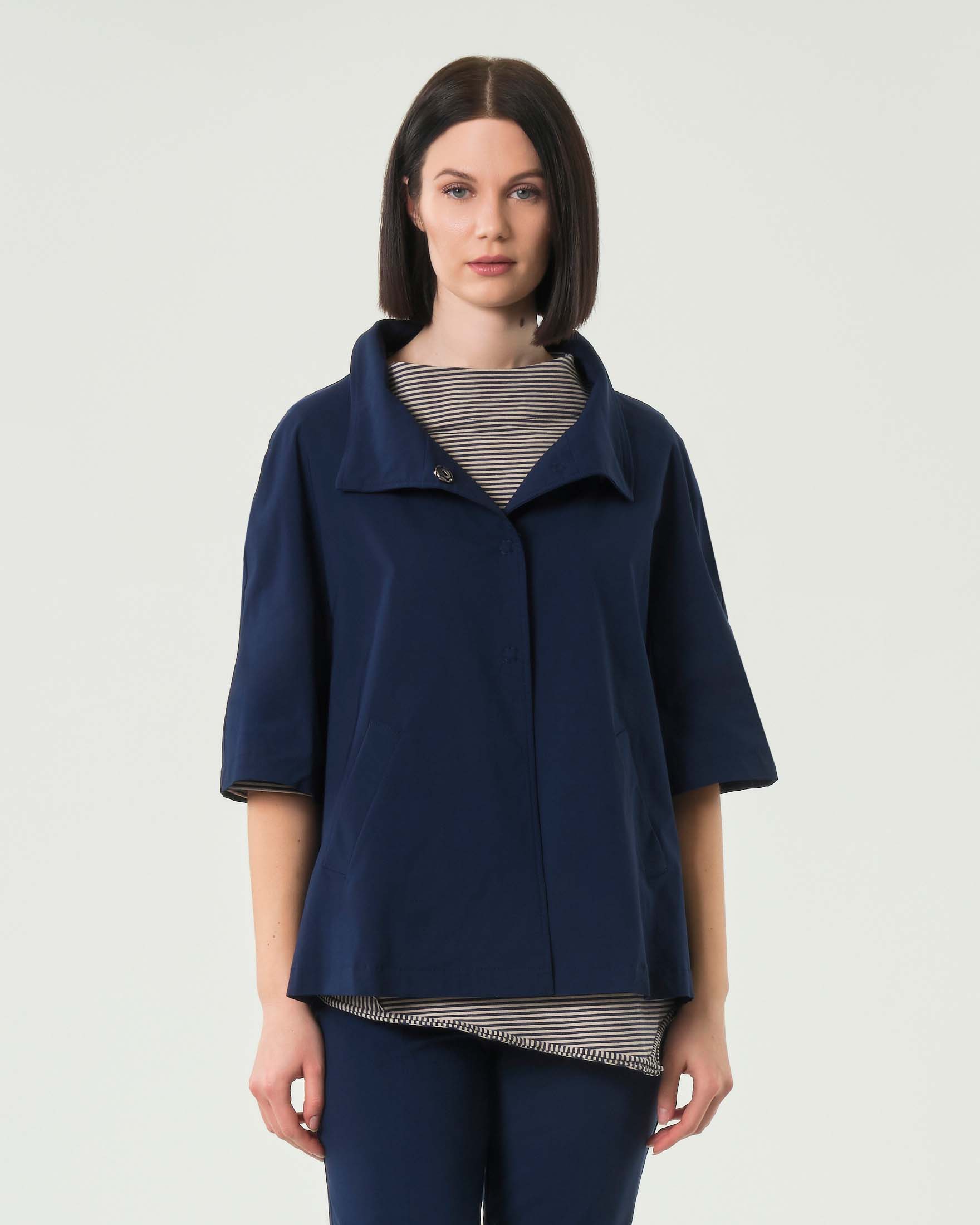 Giacca blu in misto viscosa stretch con maniche al gomito