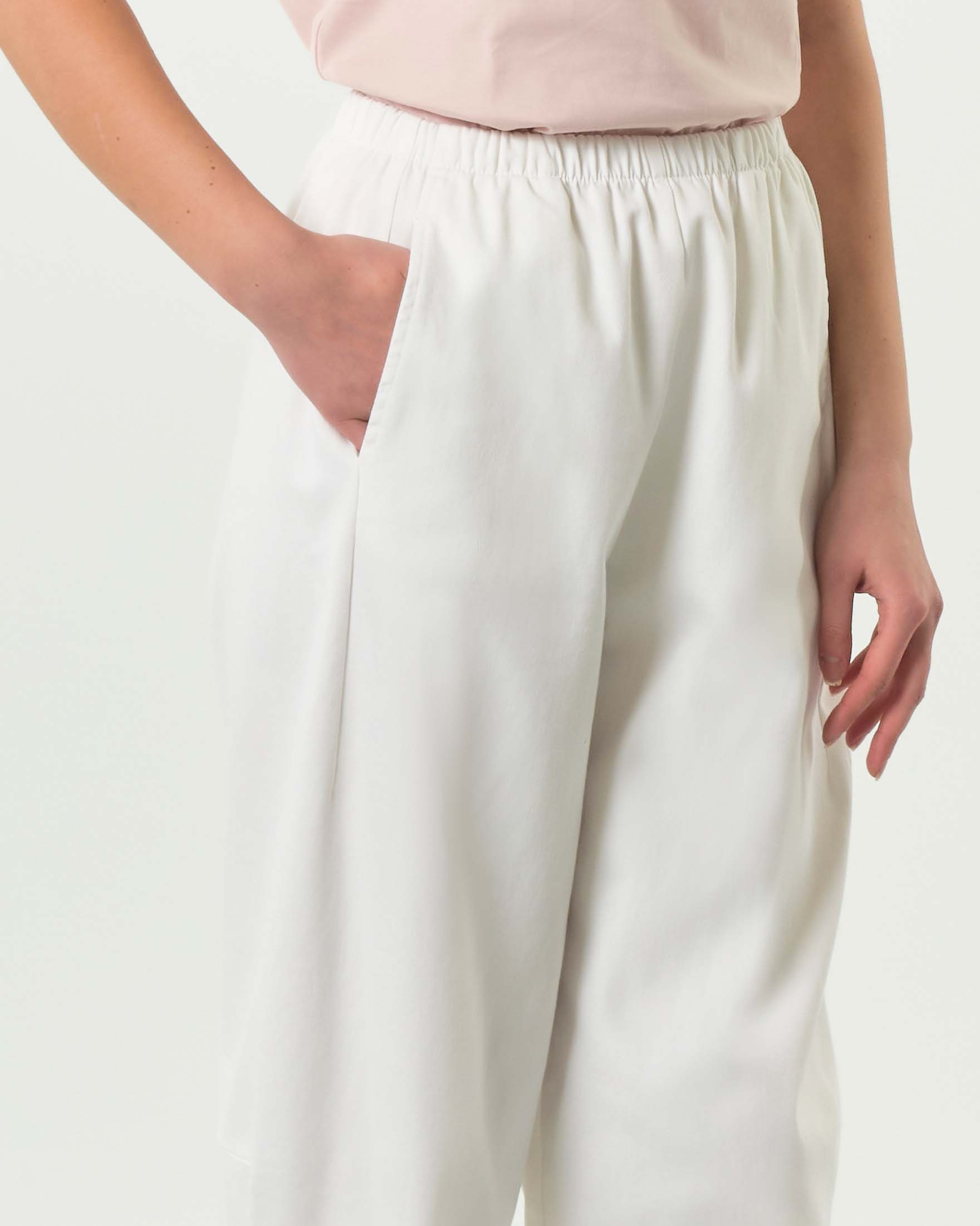 Jeans baloon bianco Jurerê in misto cotone stretch con elastico inserito in vita image