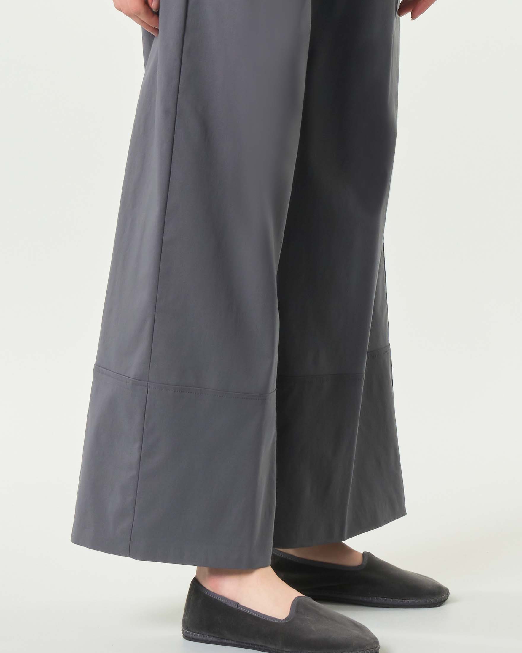 Pantaloni wide leg grigio Jurerê in misto viscosa con elastico inserito in vita image