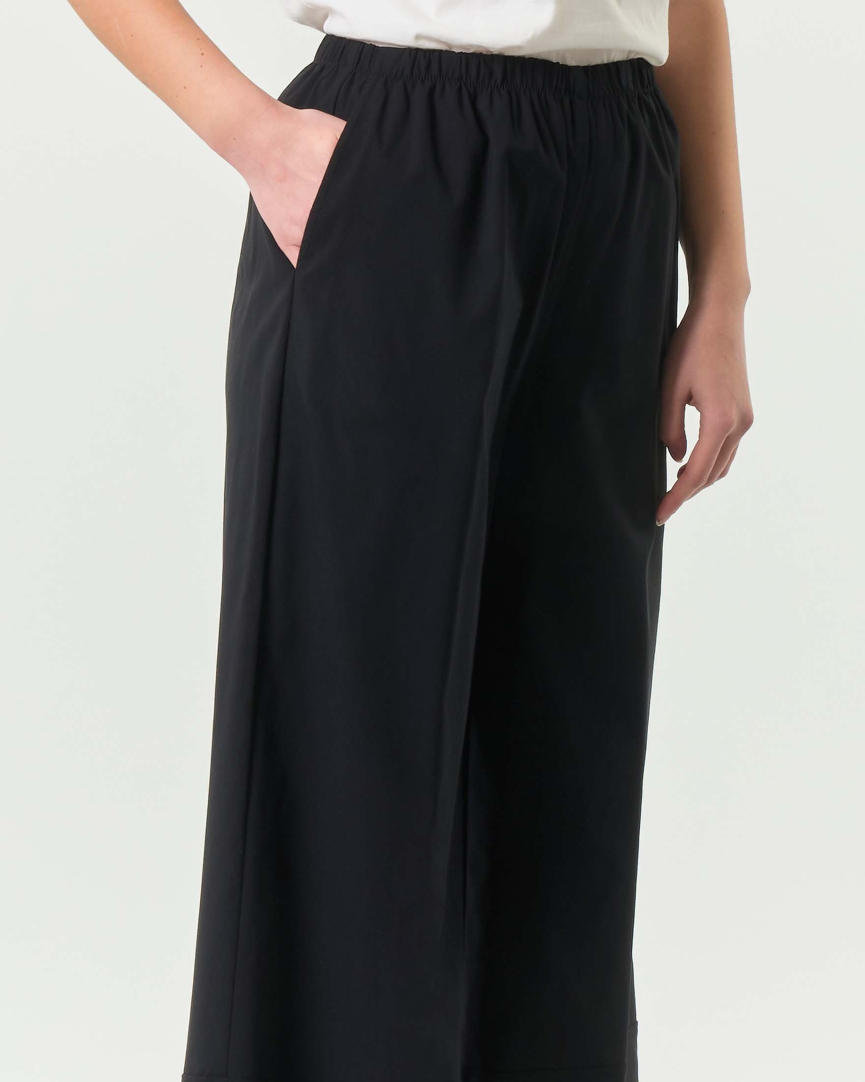 Pantaloni wide leg nero Jurerê in misto viscosa con elastico inserito in vita image