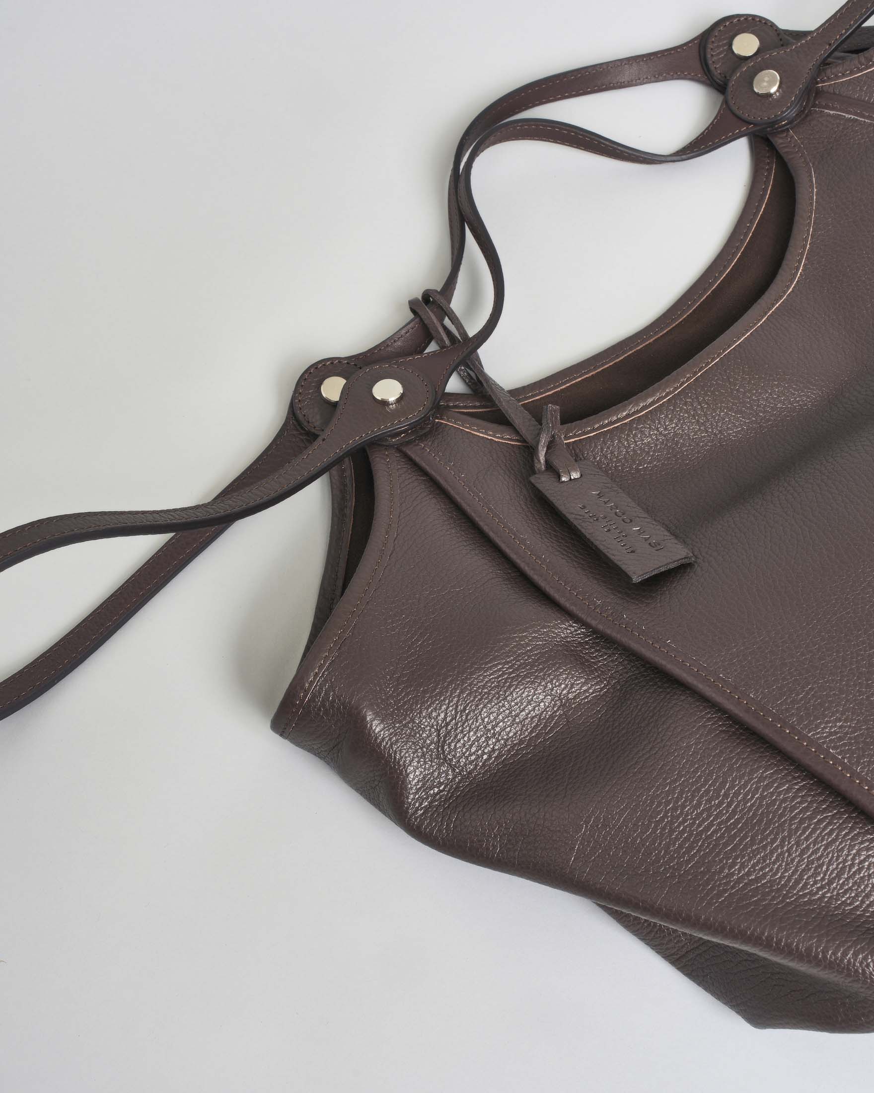 Borsa Marco Masi a spalla grande in pelle martellata testa di moro con profili in pelle tono su tono image