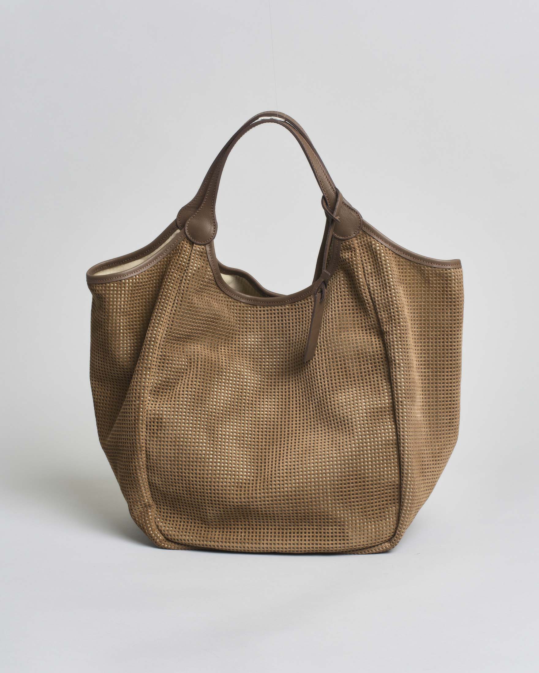 Borsa a spalla in pelle traforata scamosciata marrone con profili in pelle tono su tono