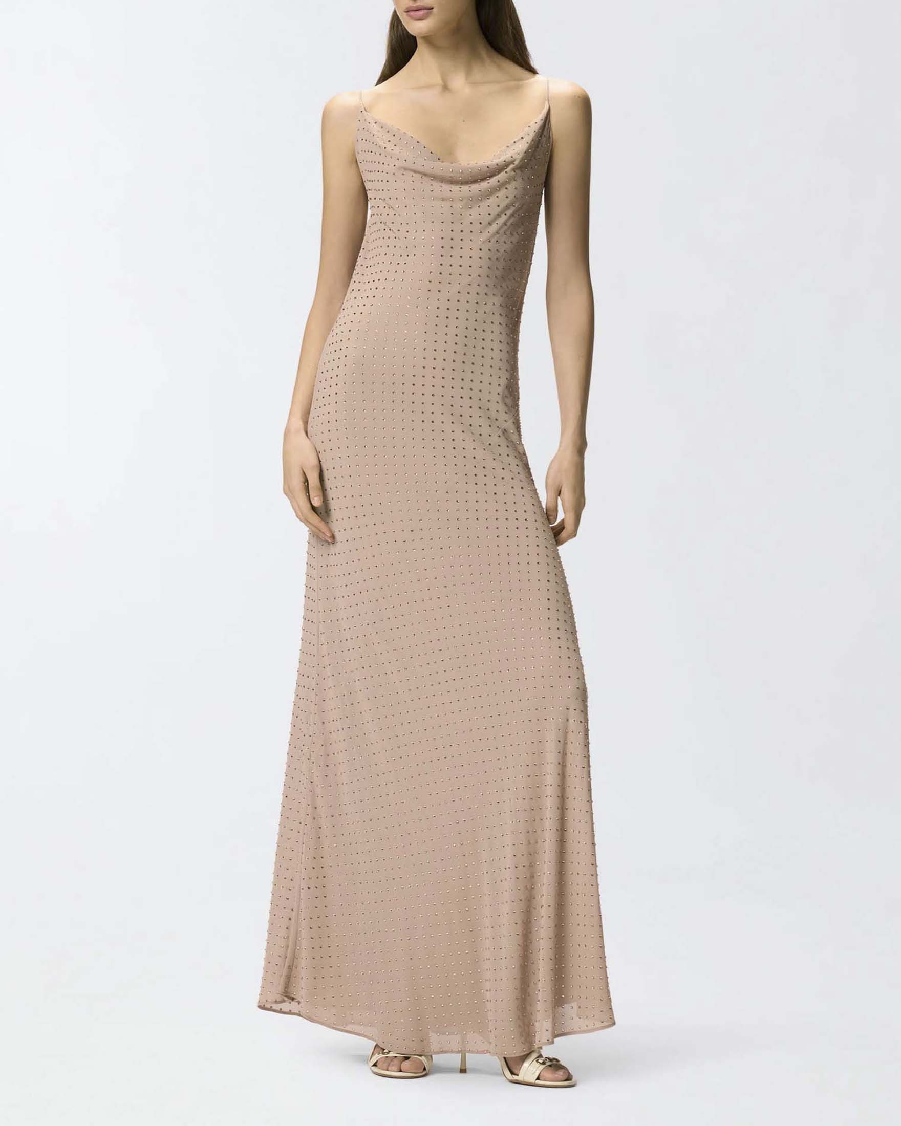 Abito lungo Pinko color cipria con strass applicati all over