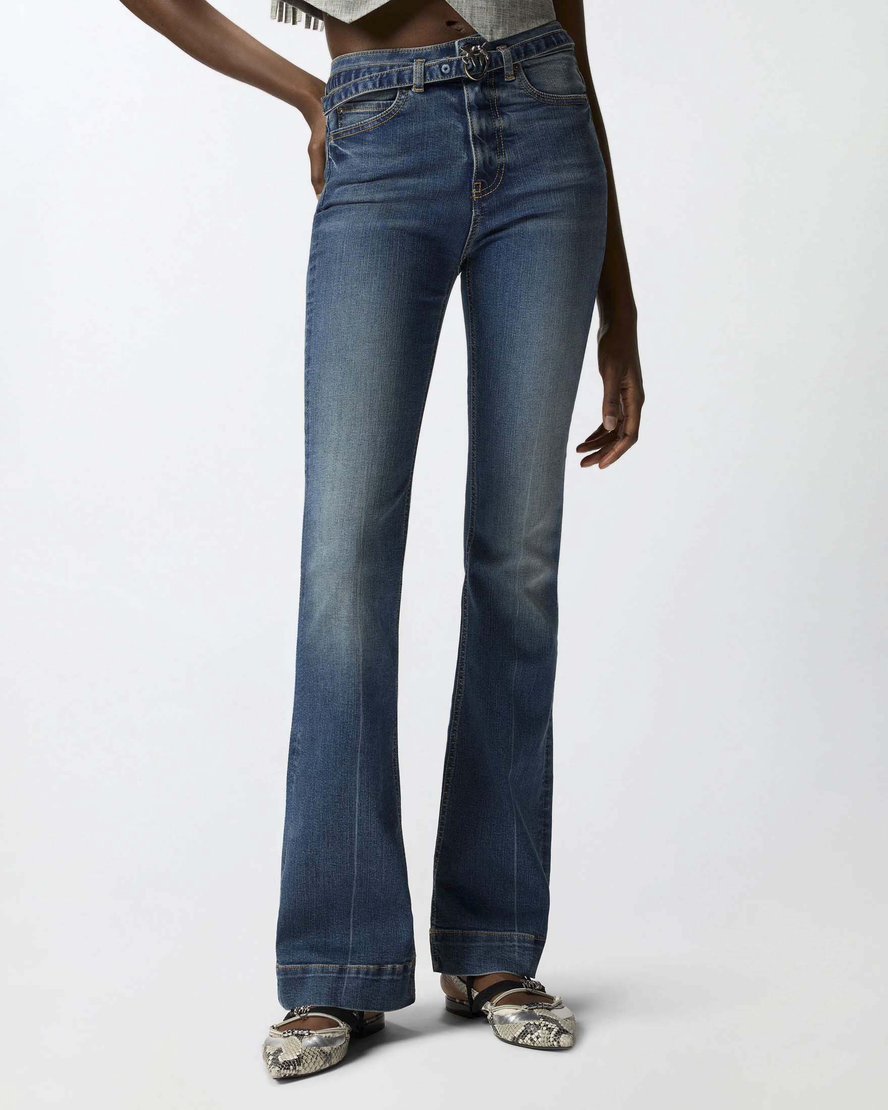 Jeans flare Pinko a lavaggio medio con cintura e fibbia Love Birds image