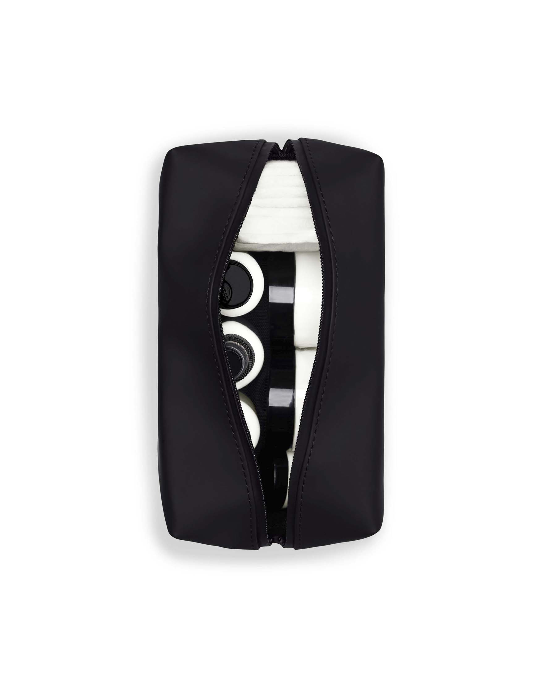 Cosmetic bag nera Rains in tessuto impermeabile effetto metallizzato con scritta logo image