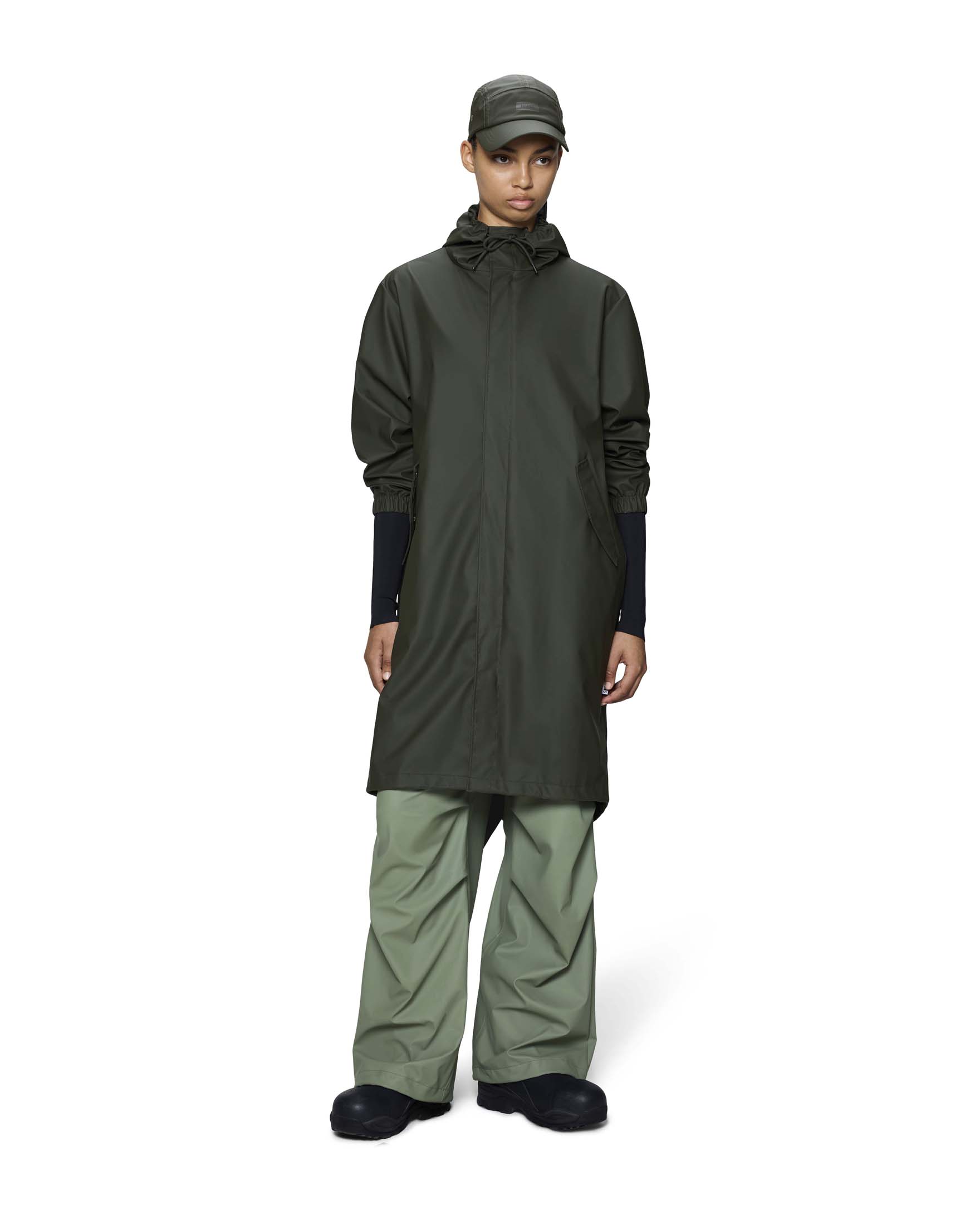 Fishtail Parka lungo verde militare Rains leggero con cappuccio fisso e visiera
