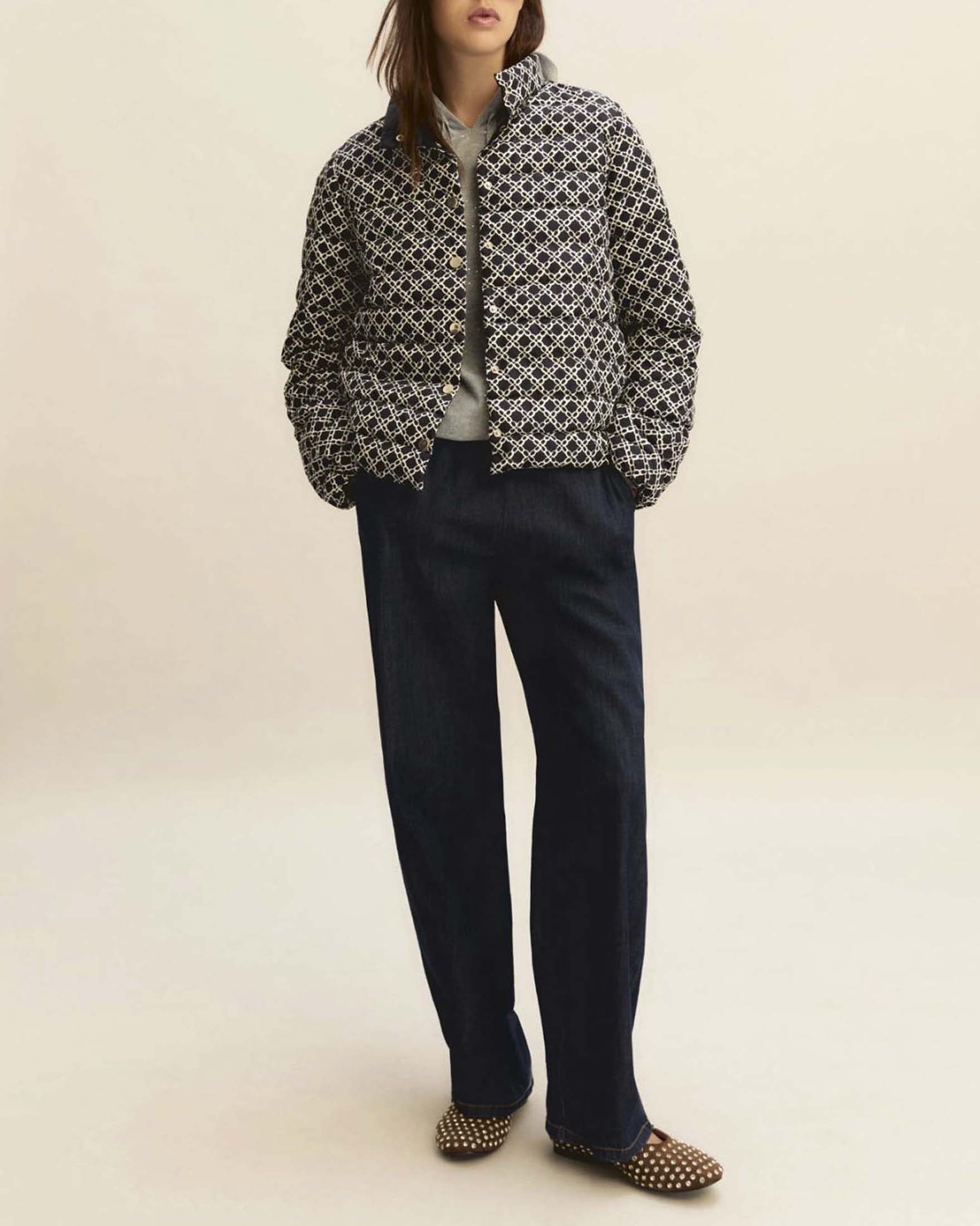 Piumino reversibile Emme Marella con fantasia floreale da un lato e blu tinta unita dall'altro