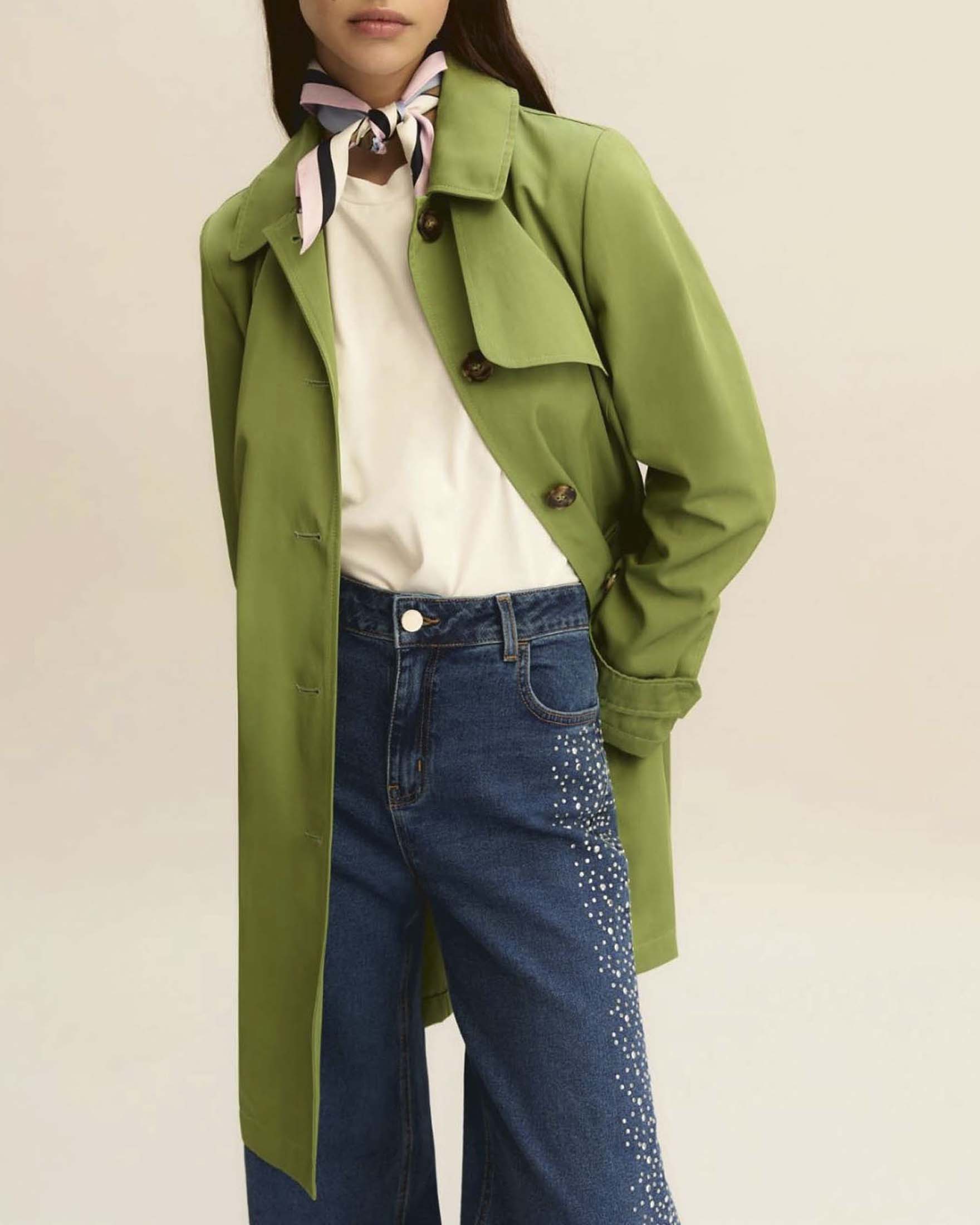 Trench monopetto verde in tessuto antigoccia con collo a camicia