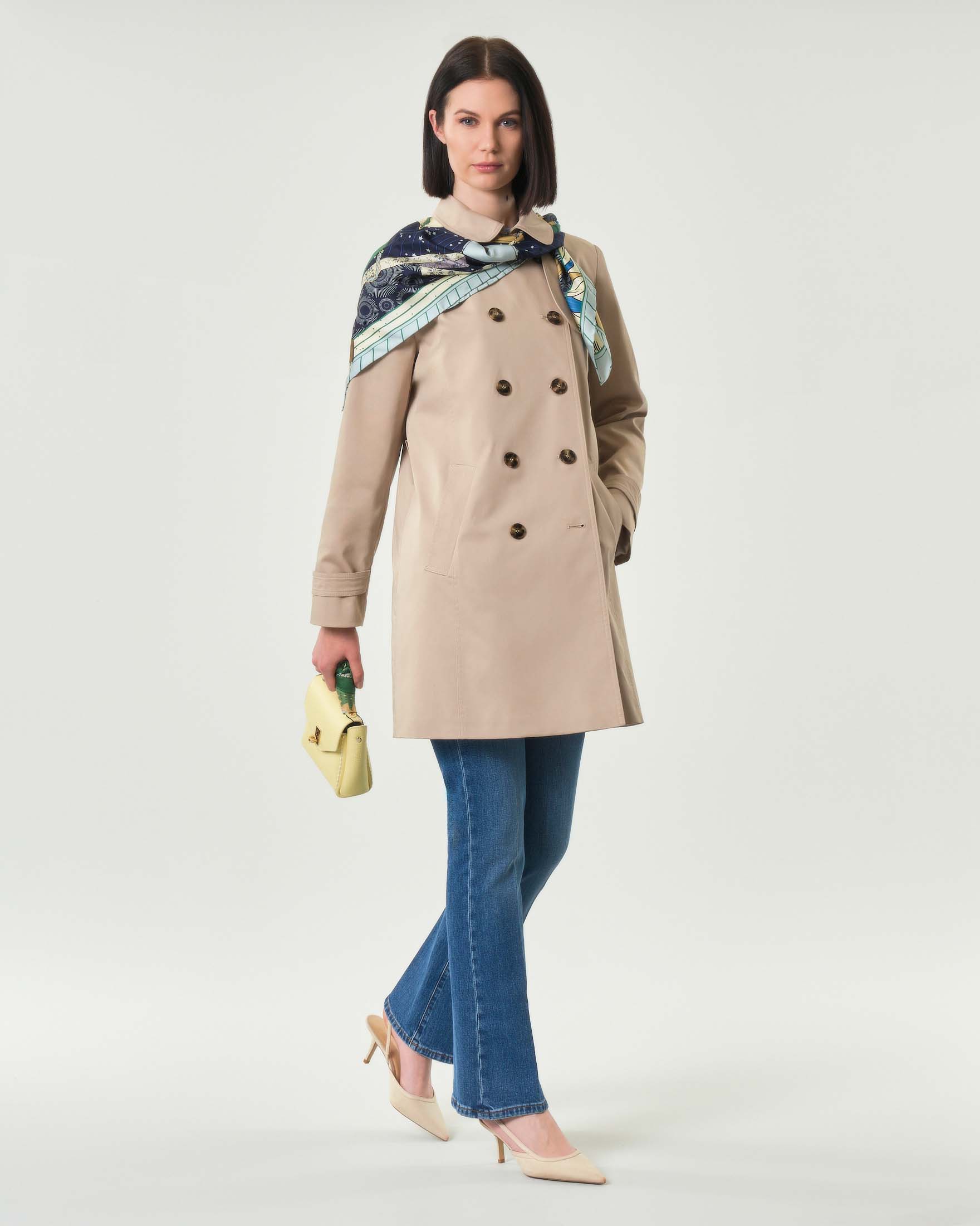 Trench doppiopetto beige in cotone stretch con collo a camicia